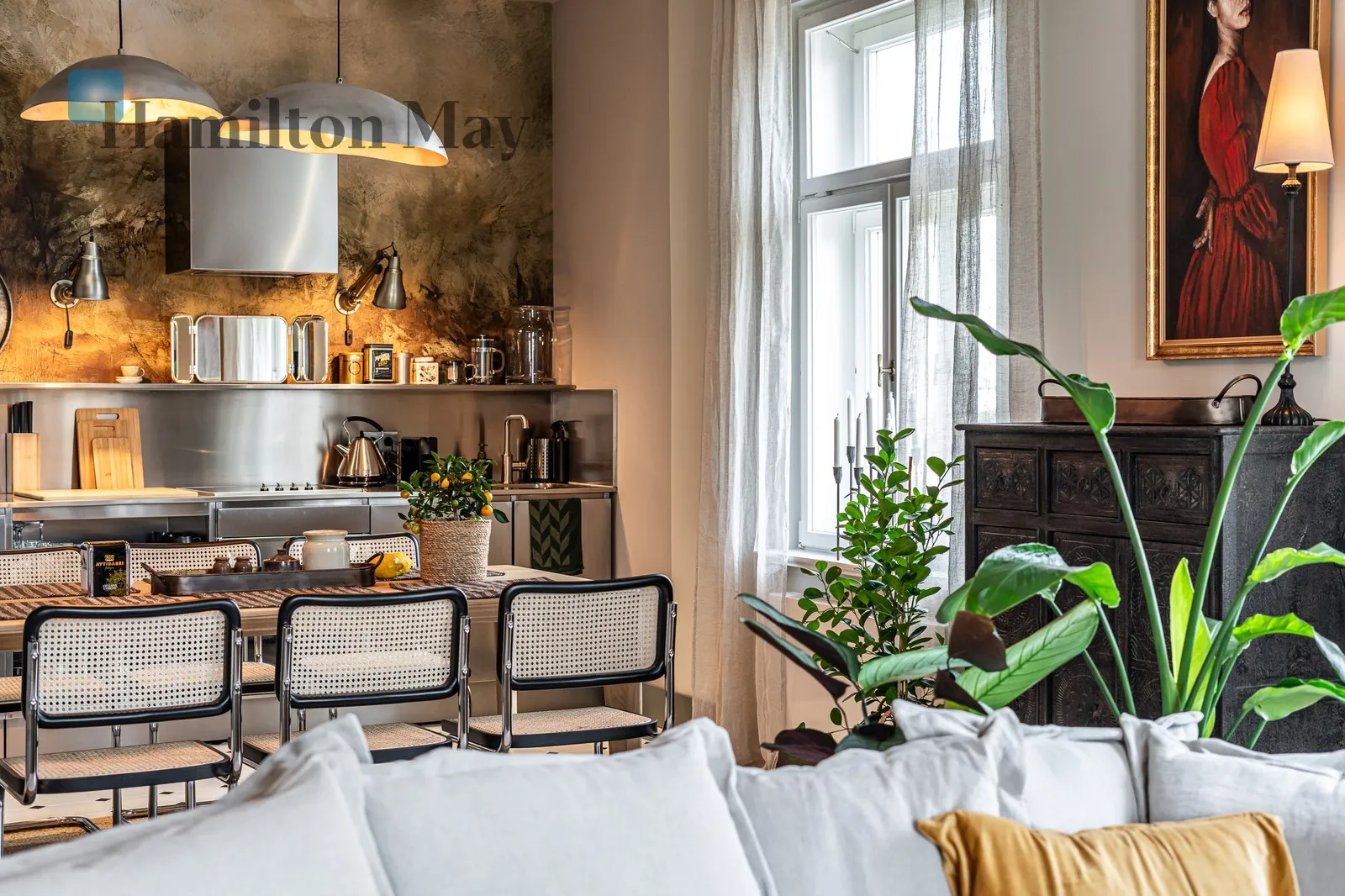 City: Kraków Street: plac Dominikański Region: Stare Miasto Distance to centre: 0.29 km Level: 3 Price: 6900 PLN Bedrooms: 1 Bathrooms: 2 Size: 71m2 Price/m2: 97 PLN - slider