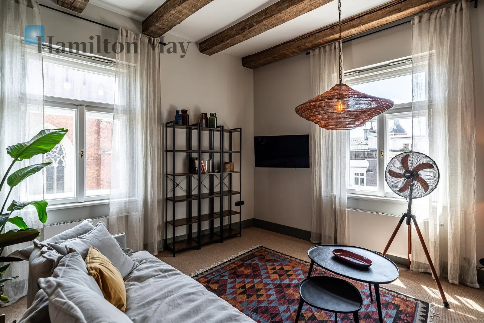 Street: plac Dominikański Region: Stare Miasto Distance to centre: 0.29 km Level: 3 Price: 6900 PLN Bedrooms: 1 Bathrooms: 2 - slider