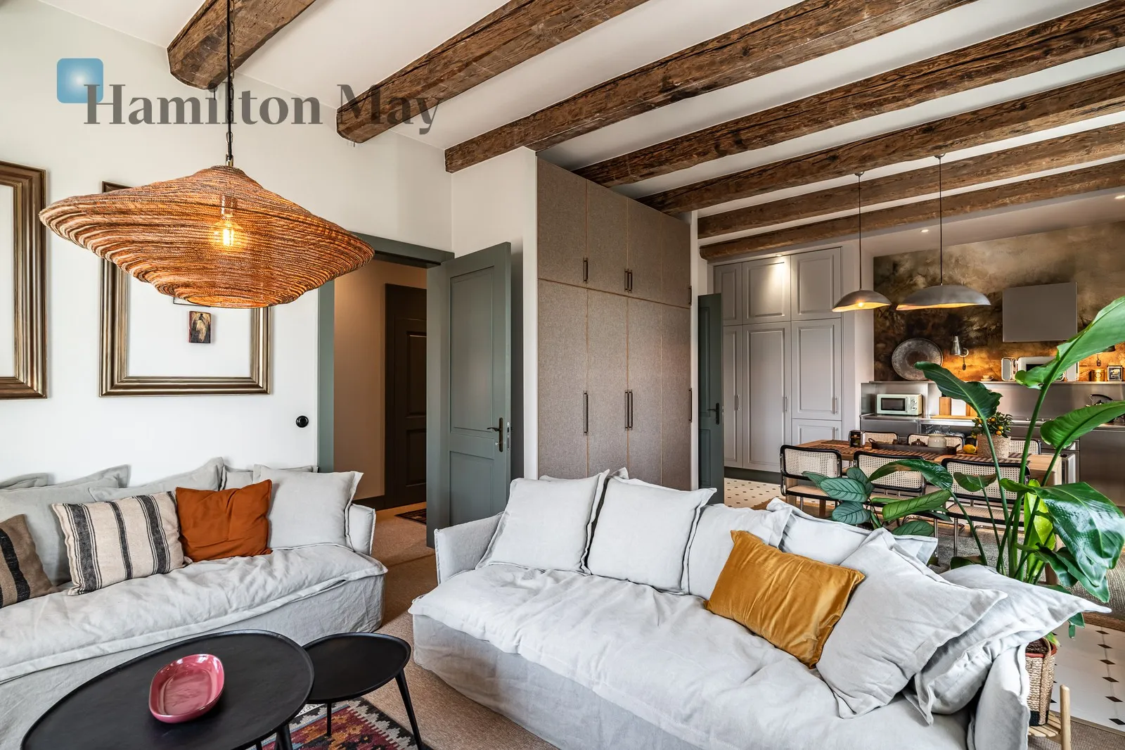Street: plac Dominikański Region: Stare Miasto Distance to centre: 0.29 km Level: 3 Price: 6900 PLN Bedrooms: 1 Bathrooms: 2 Size: 71m2 Price/m2: 97 PLN - slider