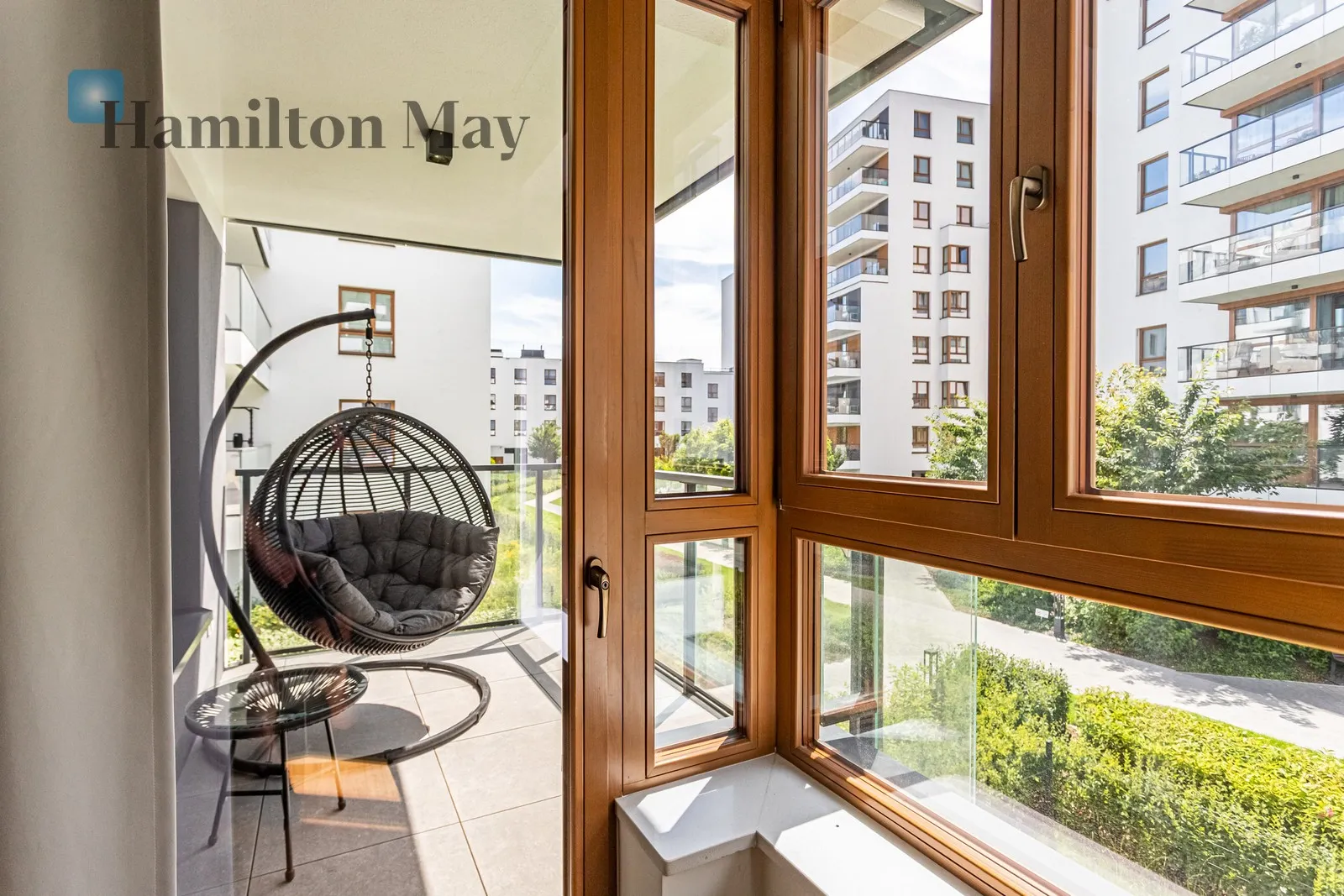 City: Warszawa Street: Ludwiki Region: Wola Subregion: Czyste Distance to centre: 3.2 km Level: 1 Price: 15100 PLN Bedrooms: 3 Bathrooms: 3 - slider