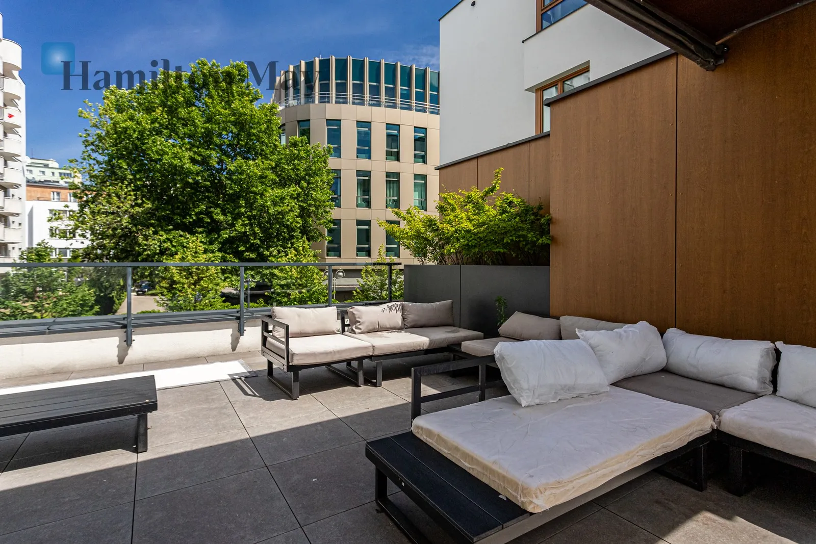 City: Warszawa Street: Ludwiki Region: Wola Subregion: Czyste Distance to centre: 3.2 km Level: 1 Price: 15100 PLN Bedrooms: 3 - slider