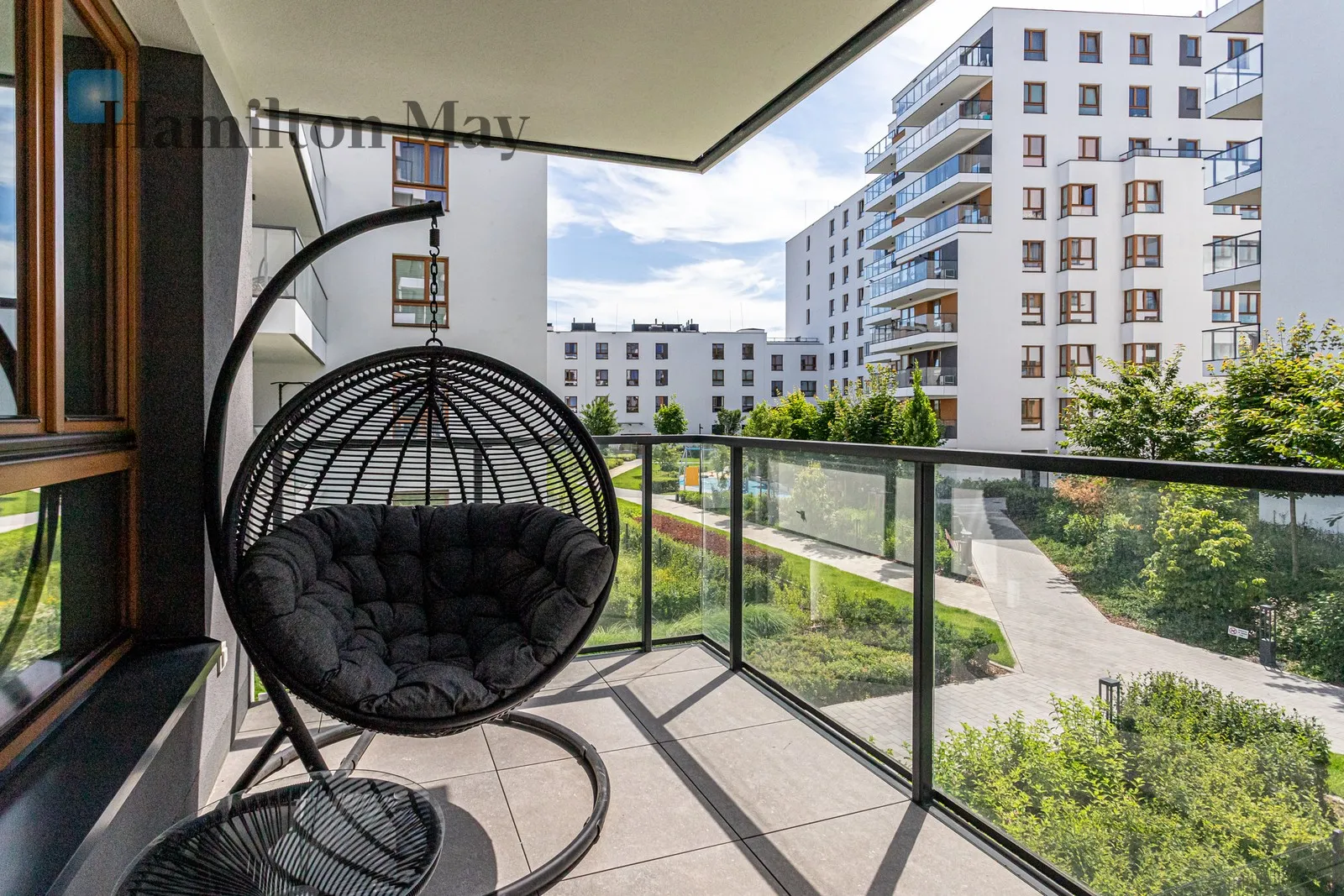 Region: Wola Subregion: Czyste Distance to centre: 3.2 km Level: 1 Price: 15100 PLN Bedrooms: 3 Bathrooms: 3 Size: 115m2 - slider