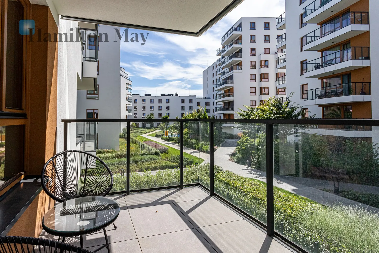 Subregion: Czyste Distance to centre: 3.2 km Level: 1 Price: 15100 PLN Bedrooms: 3 Bathrooms: 3 Size: 115m2 Price/m2: 131 PLN - slider