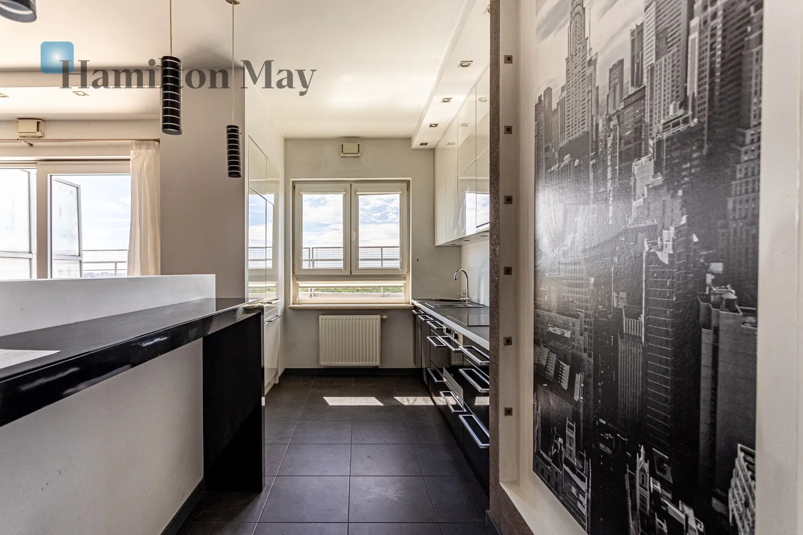 Street: Okopowa Region: Wola Distance to centre: 2.87 km Level: 16 Price: 4900 PLN Bedrooms: 1 Bathrooms: 1 Size: 59m2 - slider