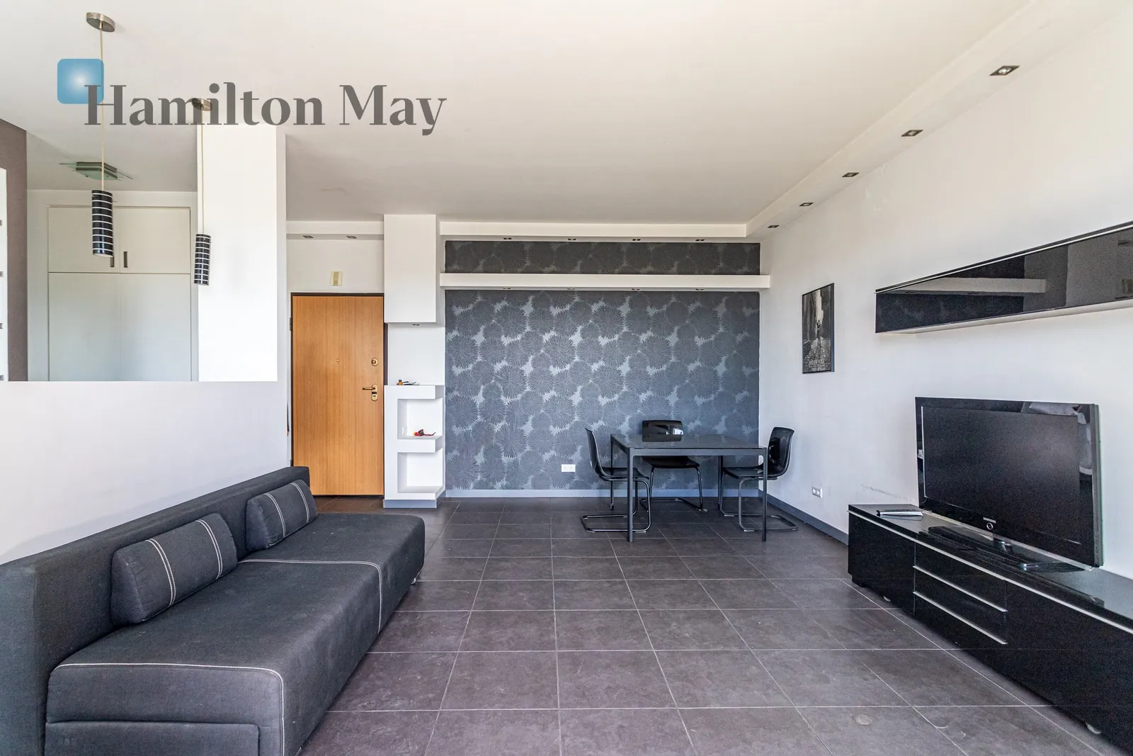 Street: Okopowa Region: Wola Distance to centre: 2.87 km Level: 16 Price: 4900 PLN - slider