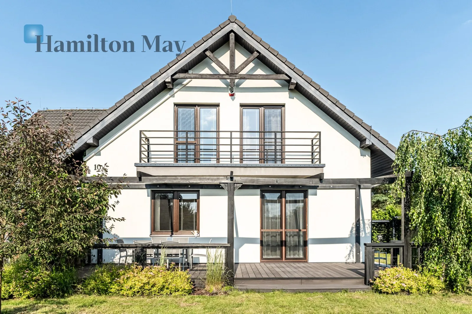 Distance to centre: 15.76 km Price: 8500 PLN Bedrooms: 5 Bathrooms: 2 - slider