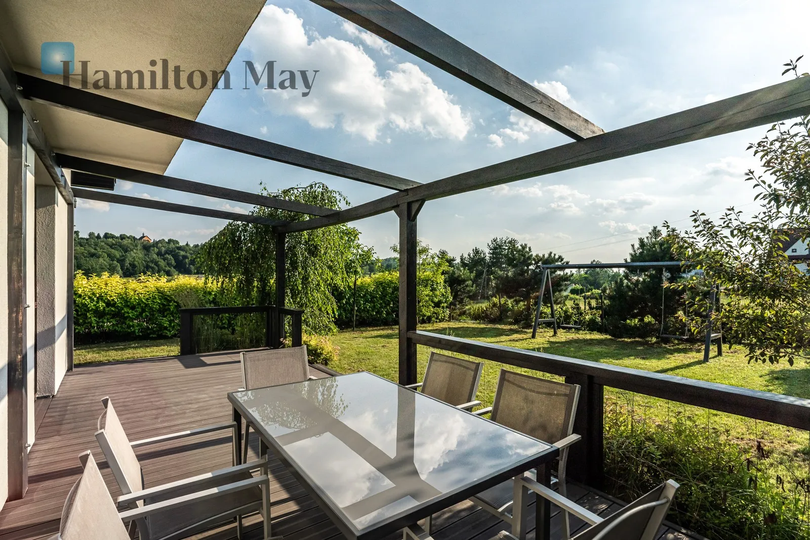 Distance to centre: 15.76 km Price: 8500 PLN Bedrooms: 5 Bathrooms: 2 Plot size: 937m2 - slider