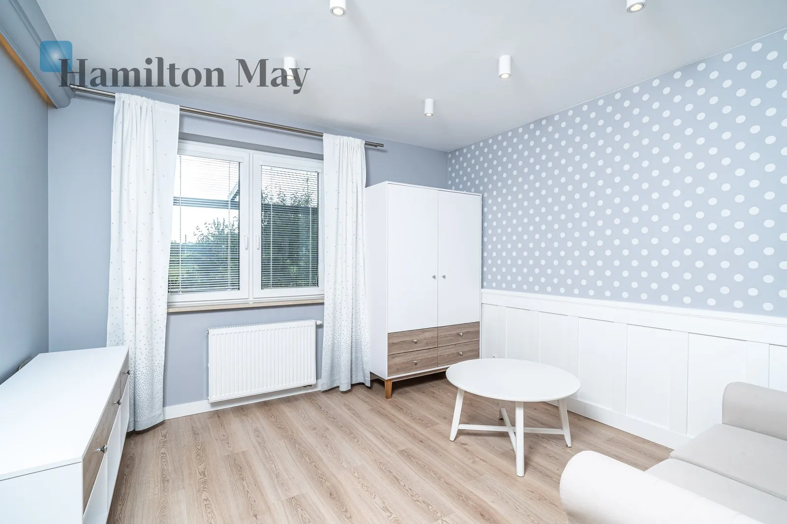 Street: Stolarska Region: Włosań Distance to centre: 15.76 km Price: 8500 PLN Bedrooms: 5 Bathrooms: 2 - slider