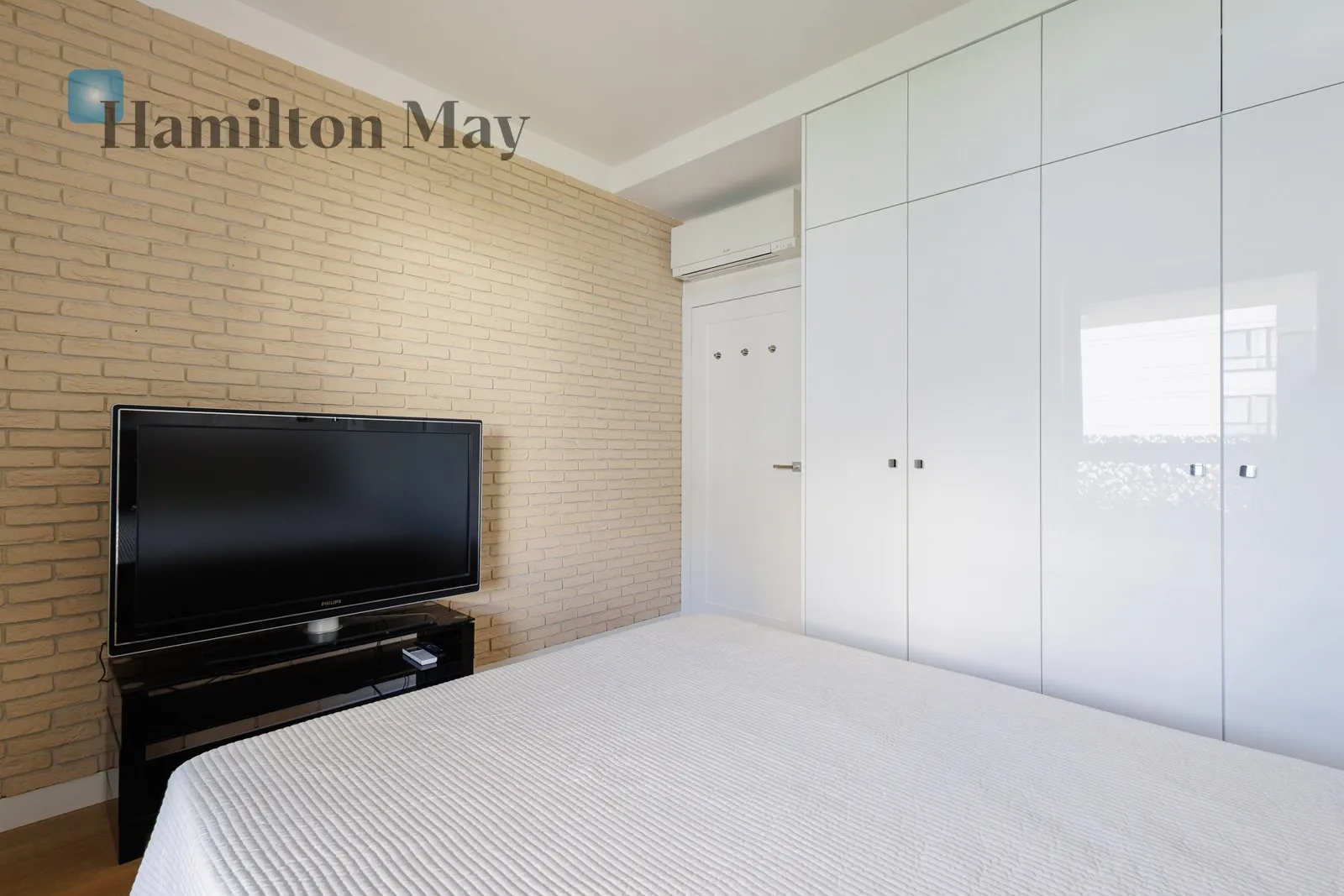 City: Warszawa Street: Jana Nowaka-Jeziorańskiego Region: Praga-Południe Subregion: Gocław Distance to centre: 4.38 km Level: 5 Price: 4300 PLN Bedrooms: 2 - slider