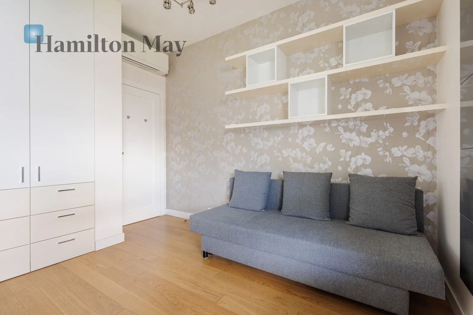 Subregion: Gocław Distance to centre: 4.38 km Level: 5 Price: 4300 PLN Bedrooms: 2 Bathrooms: 1 Size: 61m2 Price/m2: 70 PLN - slider