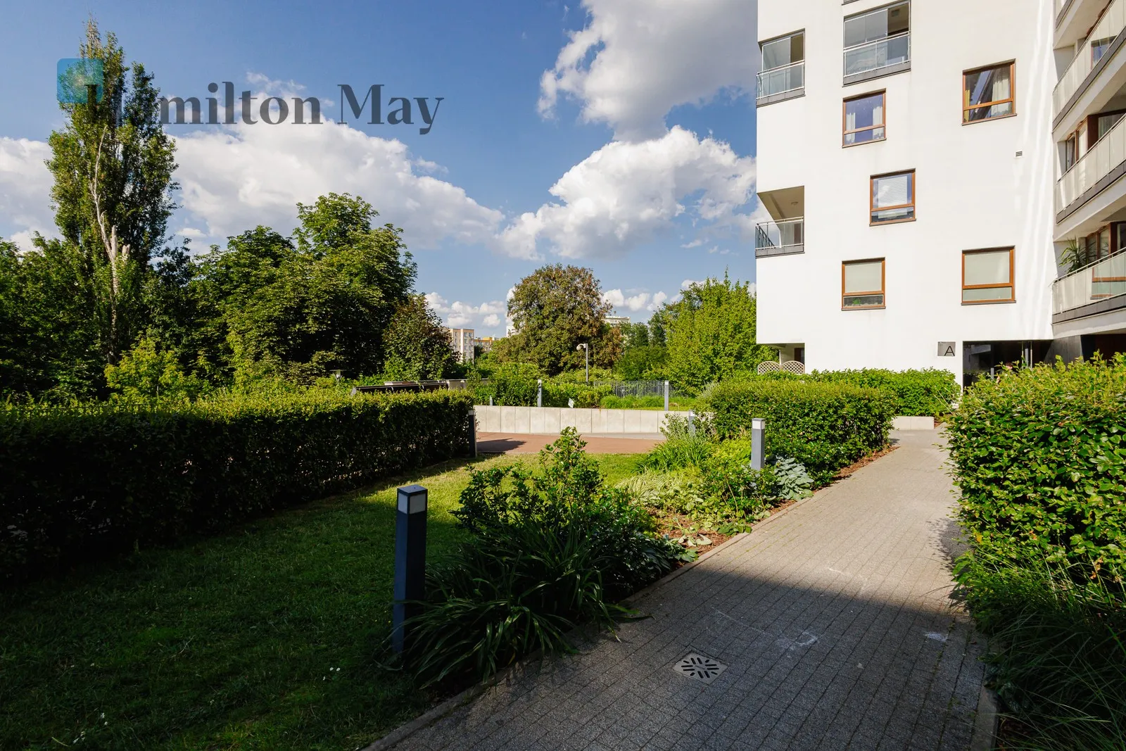Subregion: Gocław Distance to centre: 4.38 km Level: 5 Price: 4300 PLN Bedrooms: 2 Bathrooms: 1 - slider