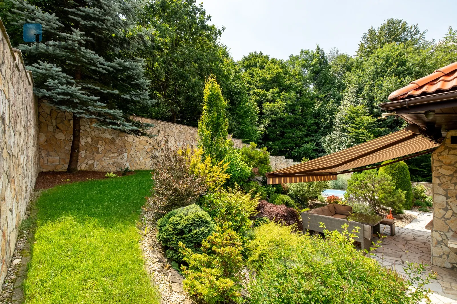Price: 2750000 PLN Bedrooms: 3 Bathrooms: 2 Plot size: 600m2 Price/m2: 11000 PLN - slider