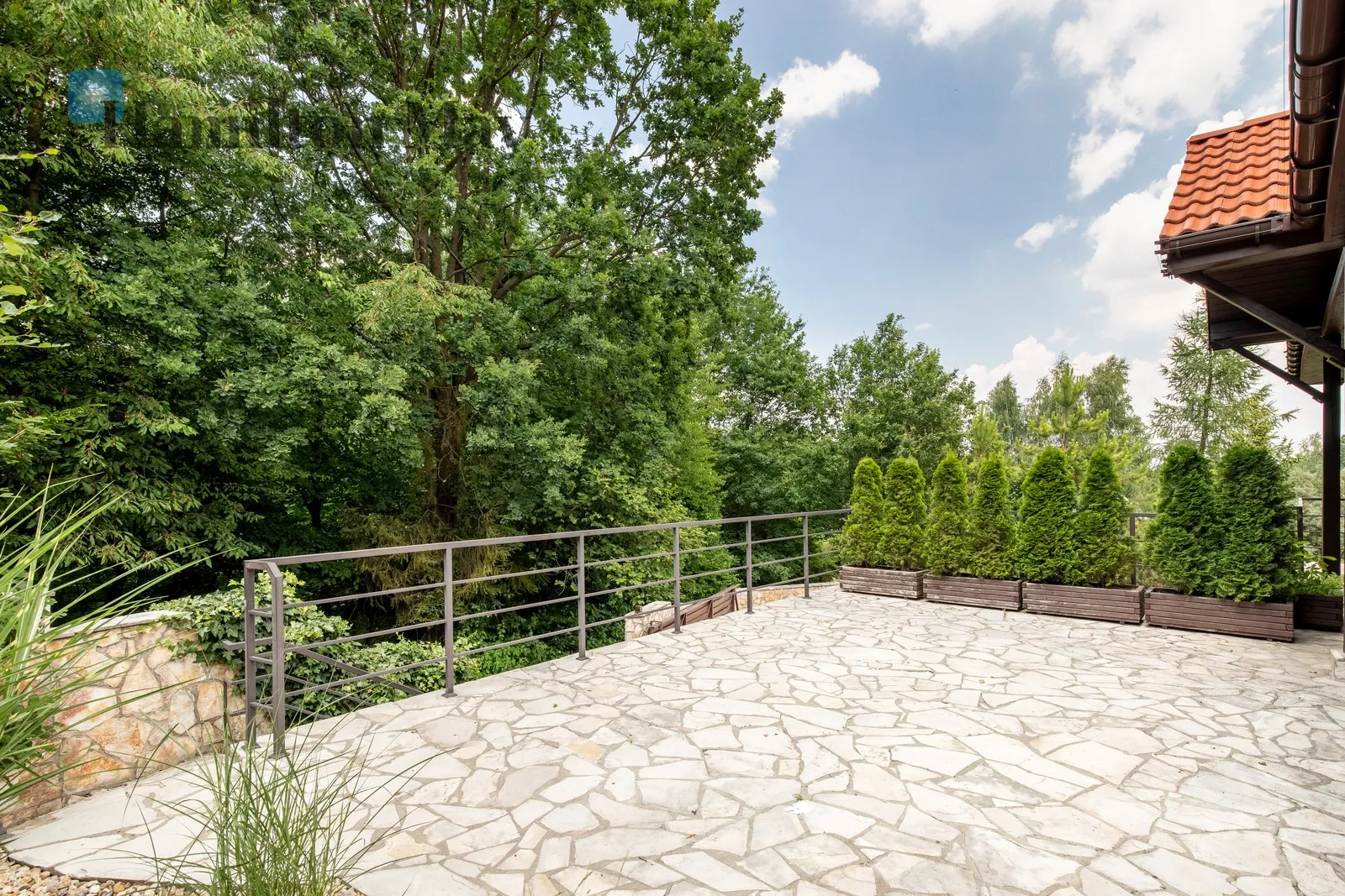 Plot size: 600m2 - slider
