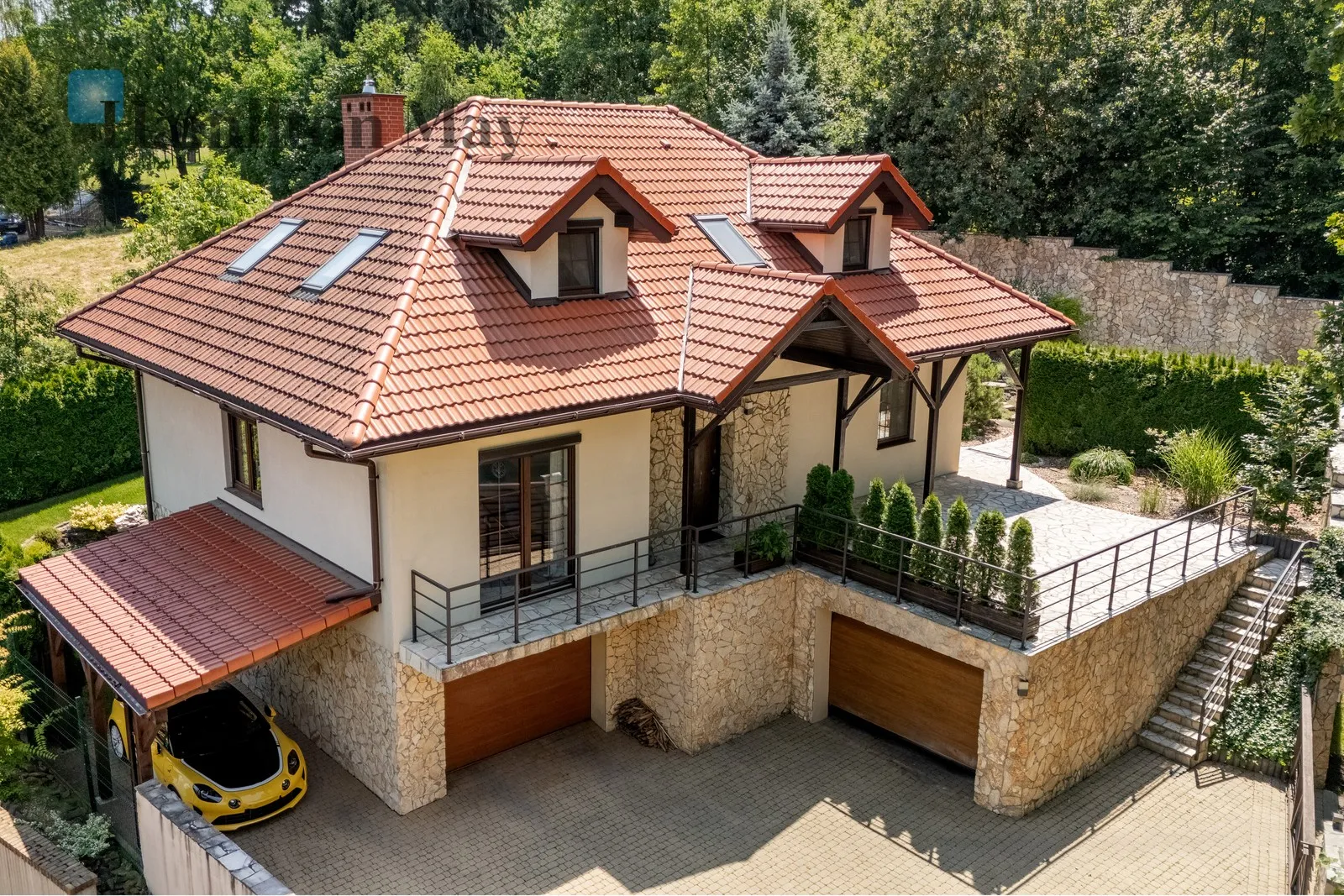Street: Głogoczów Region: Głogoczów Price: 2750000 PLN Bedrooms: 3 Bathrooms: 2 Plot size: 600m2 Price/m2: 11000 PLN - slider