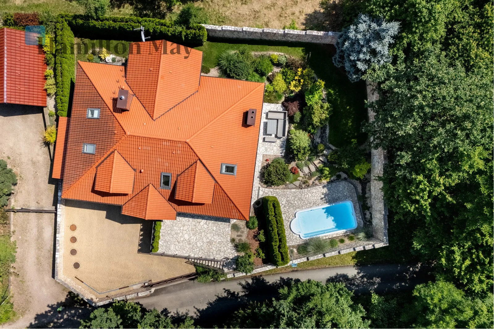 Street: Głogoczów Region: Głogoczów Price: 2750000 PLN Bedrooms: 3 Bathrooms: 2 Plot size: 600m2 - slider