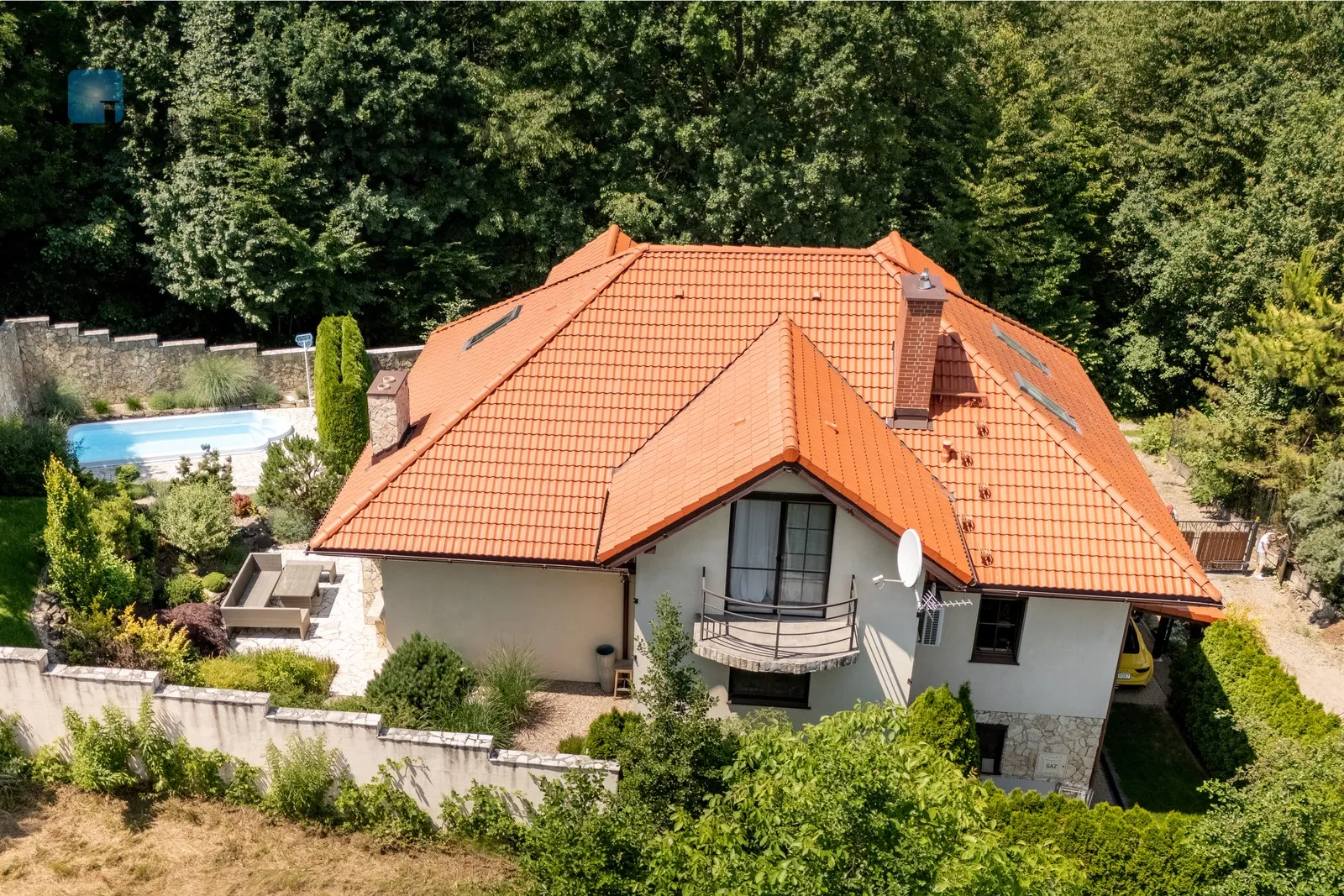 Приватність серед зелені - Унікальний будинок з басейном поблизу Кракова - slider