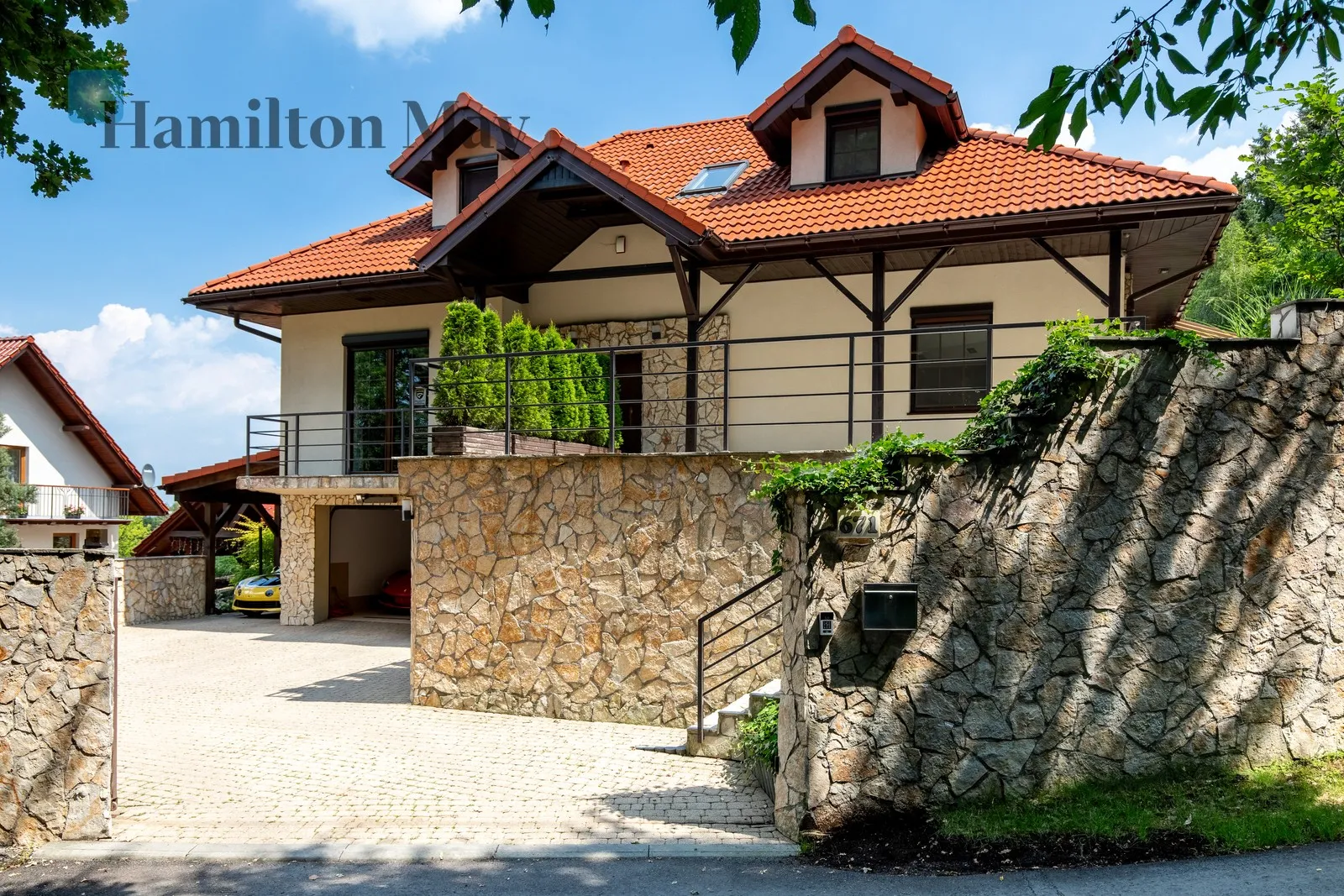 Street: Głogoczów Region: Głogoczów Price: 2750000 PLN Bedrooms: 3 - slider