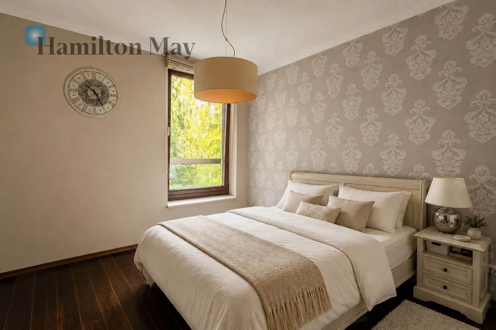 Street: Leszczyńska Region: Śródmieście Subregion: Powiśle Distance to centre: 1.63 km Level: 1 Price: 13900 PLN Bedrooms: 2 - slider