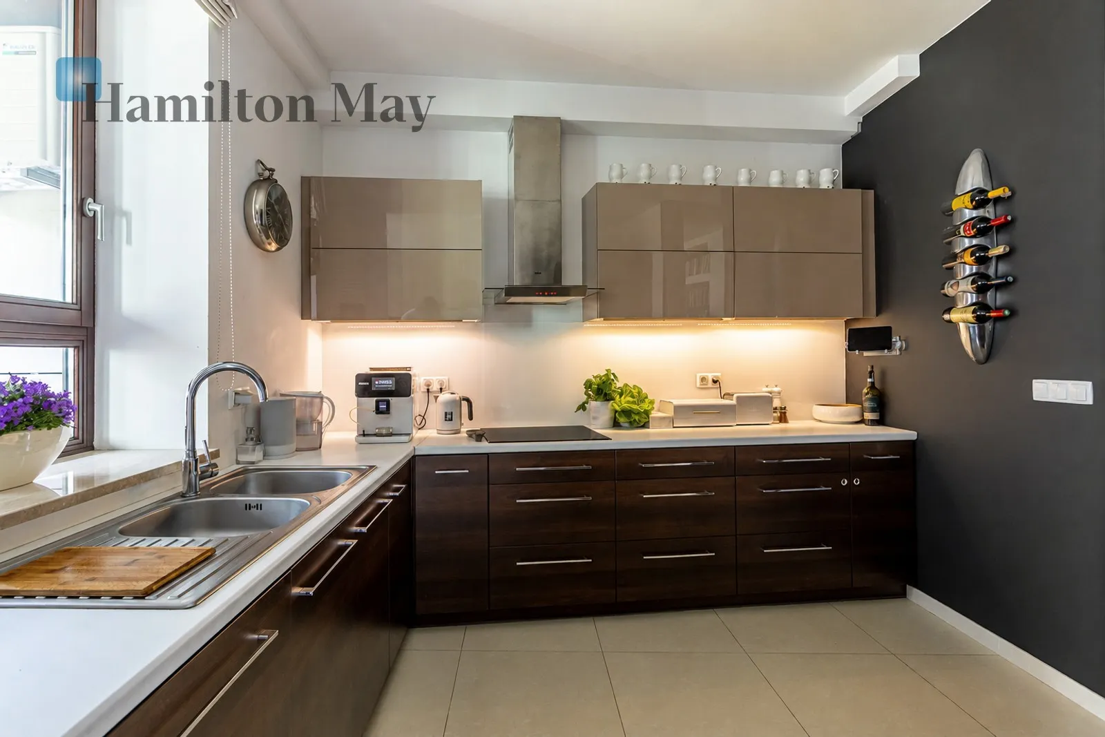 Region: Śródmieście Subregion: Powiśle Distance to centre: 1.63 km Level: 1 Price: 13900 PLN Bedrooms: 2 Bathrooms: 1 Size: 90m2 Price/m2: 154 PLN - slider