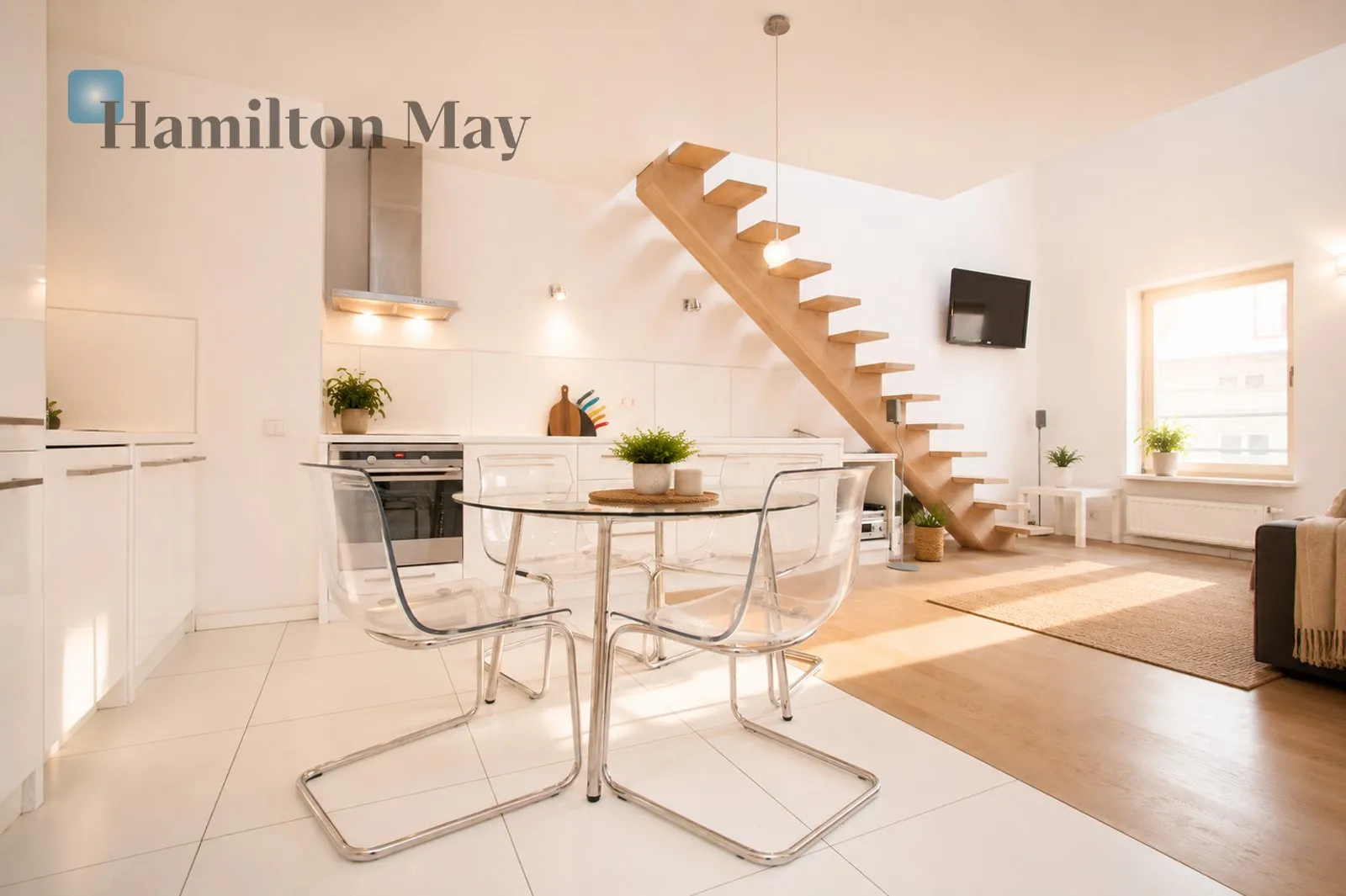 City: Kraków Street: Bocheńska Region: Stare Miasto Subregion: Kazimierz Distance to centre: 1 km Level: 3 Price: 2800 PLN Bedrooms: 2 Bathrooms: 1 Size: 56m2 - slider