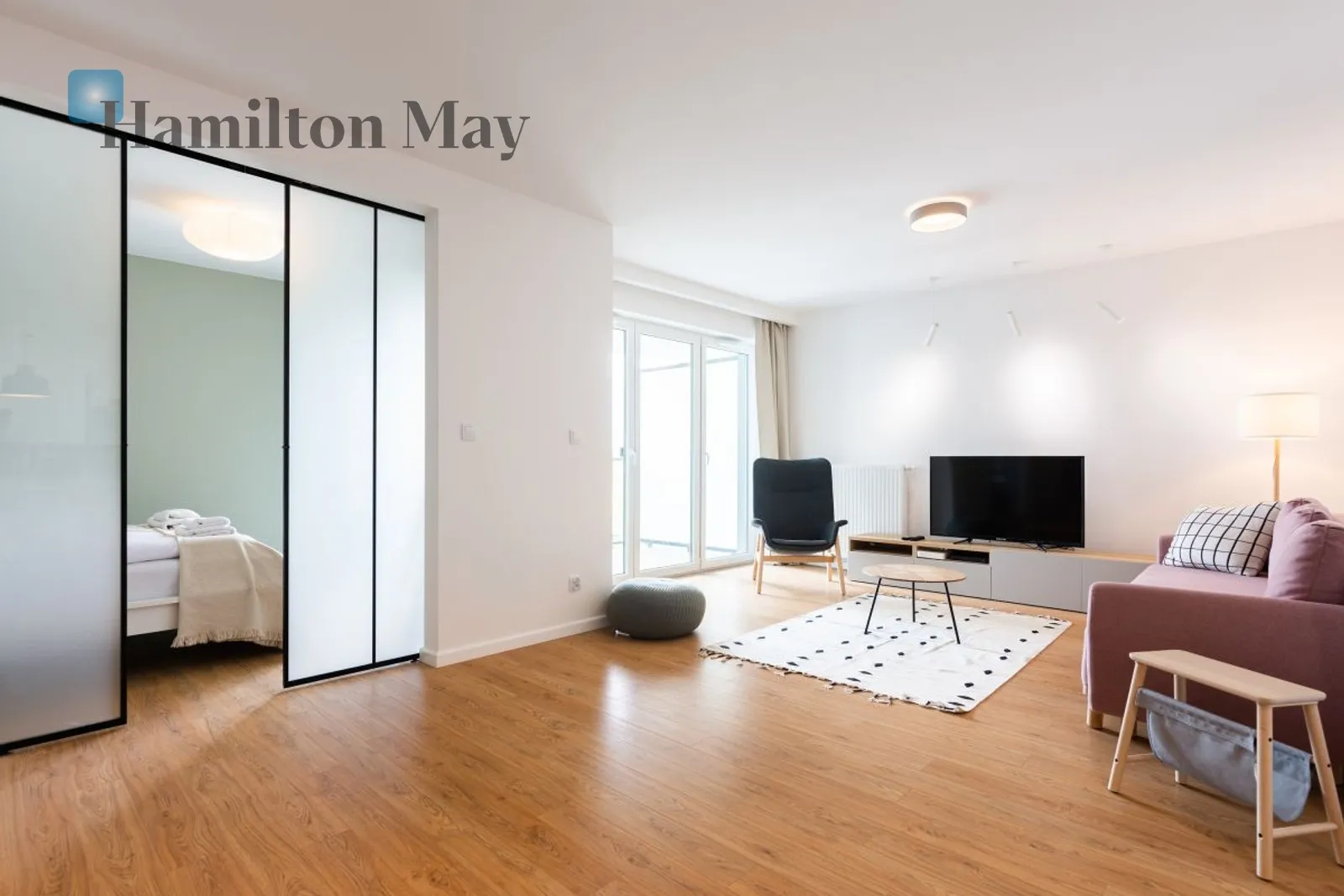 Street: aleja 29 Listopada Region: Stare Miasto Distance to centre: 2.27 km Level: 4 Price: 1065960 PLN Bedrooms: 1 Bathrooms: 1 Size: 59.17m2 - slider