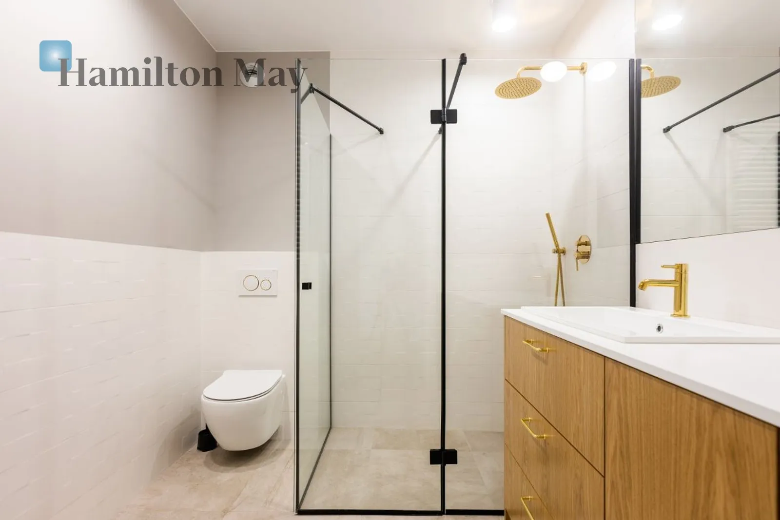 Street: aleja 29 Listopada Region: Stare Miasto Distance to centre: 2.27 km Level: 4 Price: 1065960 PLN Bedrooms: 1 - slider