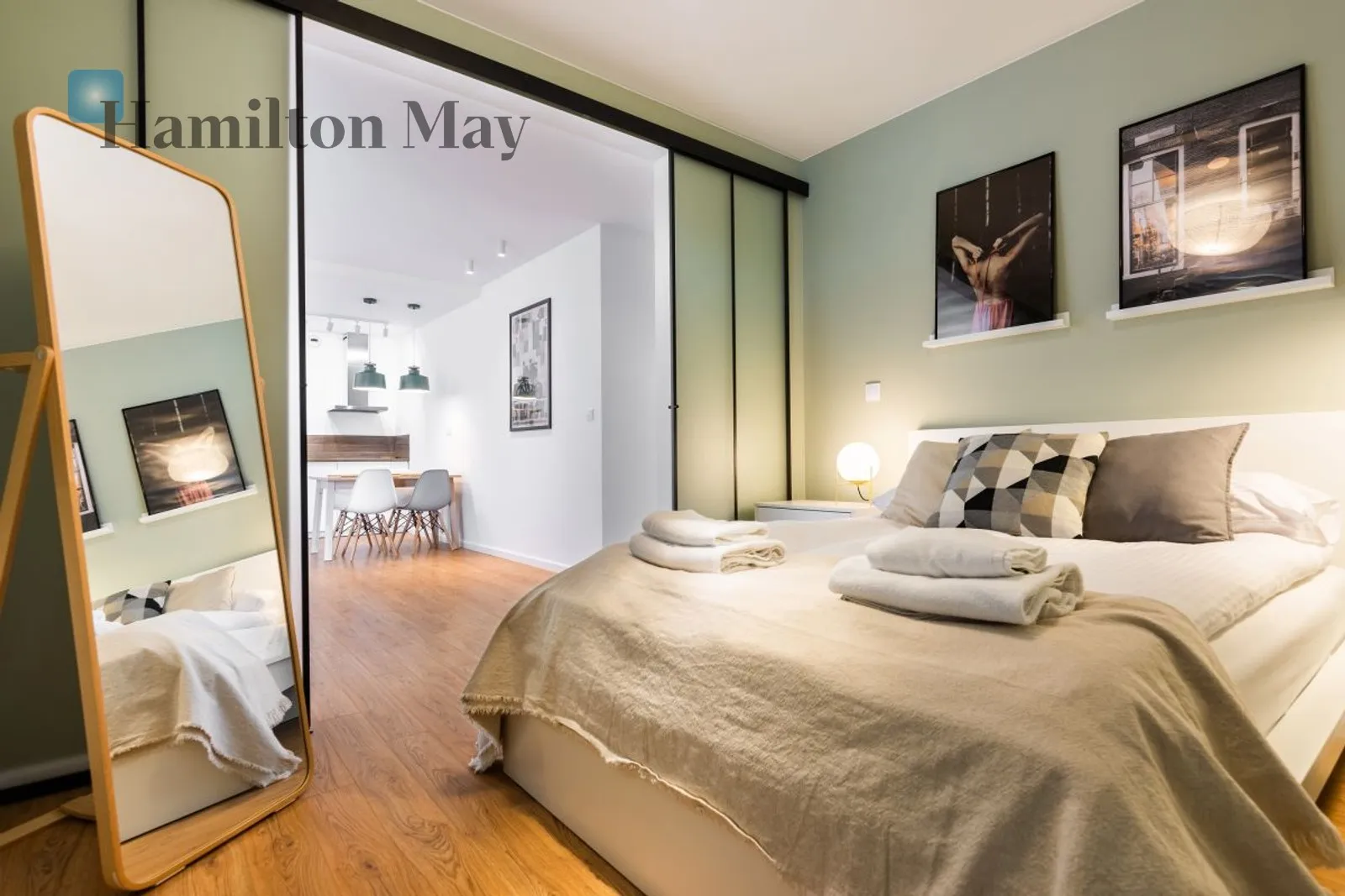 Region: Stare Miasto Distance to centre: 2.27 km Level: 4 Price: 1065960 PLN Bedrooms: 1 Bathrooms: 1 Size: 59.17m2 Price/m2: 18015 PLN - slider