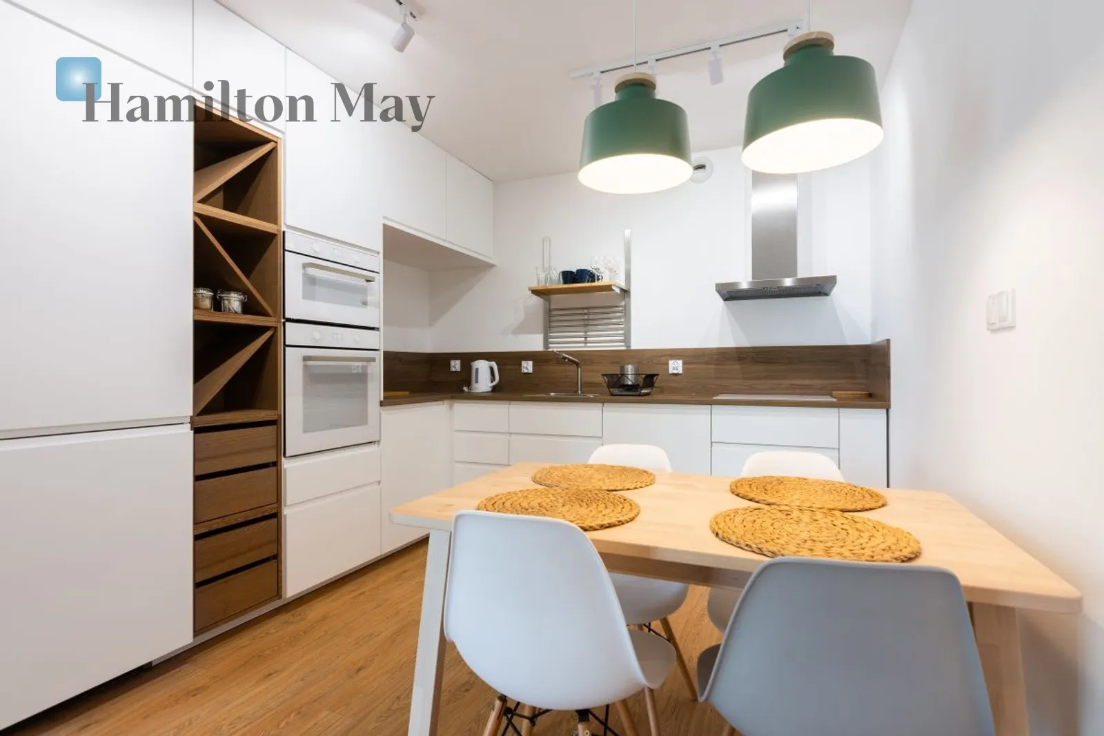 City: Kraków Street: aleja 29 Listopada Region: Stare Miasto Distance to centre: 2.27 km Level: 4 Price: 1065960 PLN Bedrooms: 1 Bathrooms: 1 - slider
