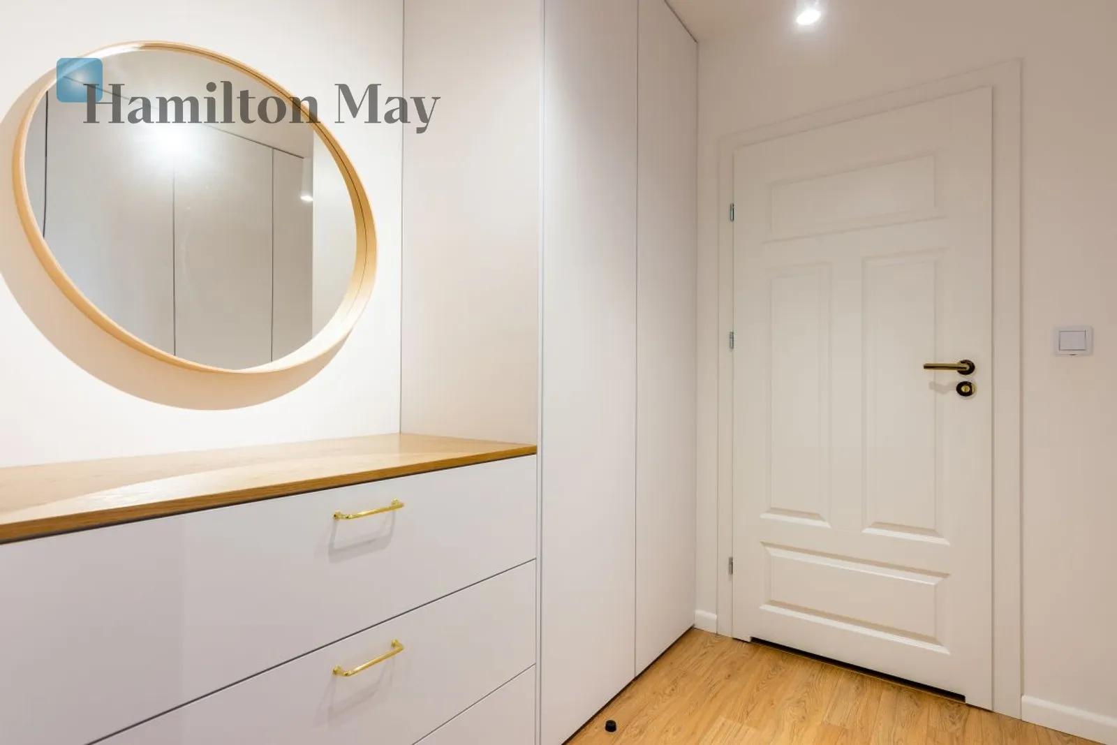 City: Kraków Street: aleja 29 Listopada Region: Stare Miasto Distance to centre: 2.27 km Level: 4 Price: 1065960 PLN - slider