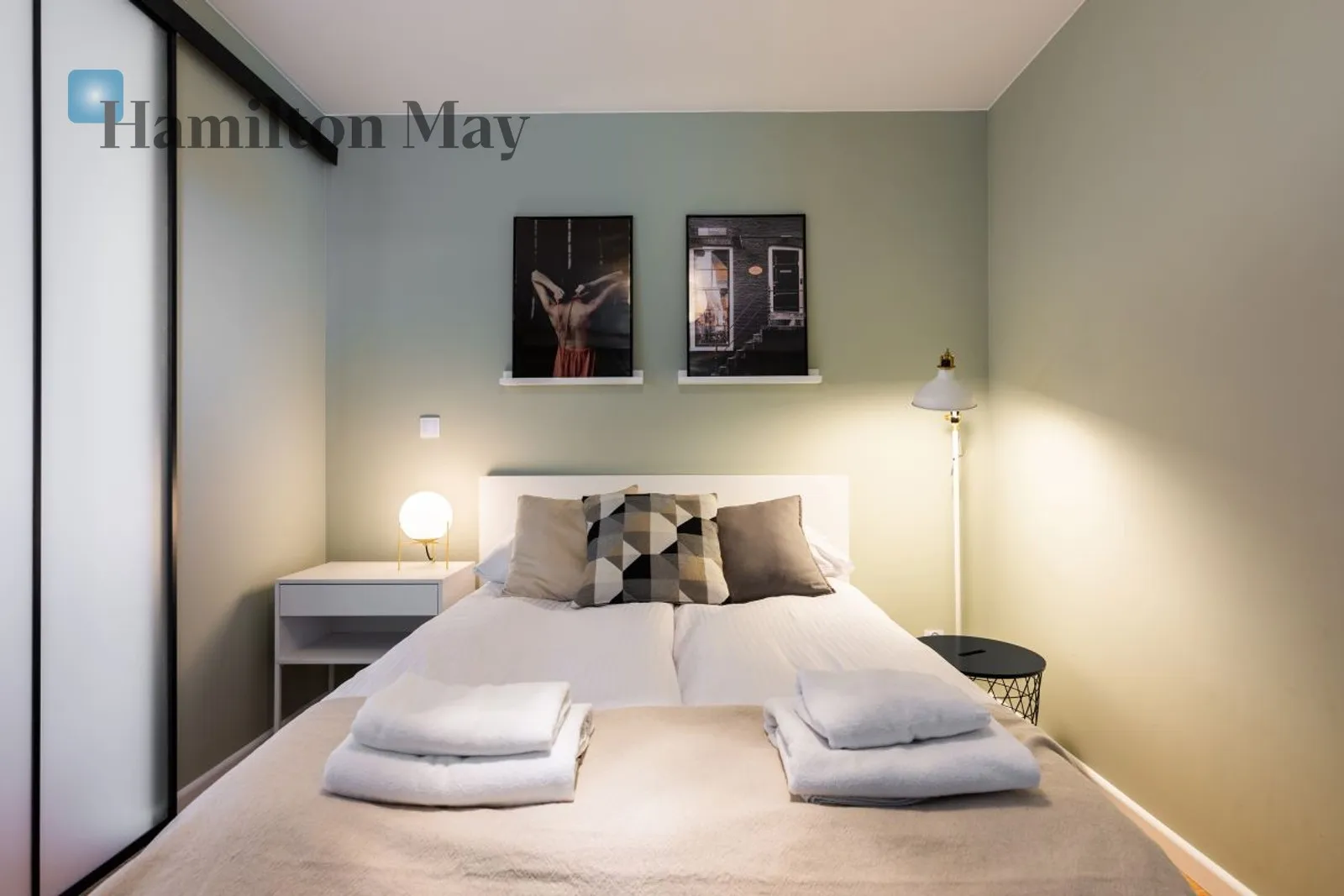 Street: aleja 29 Listopada Region: Stare Miasto Distance to centre: 2.27 km Level: 4 Price: 1065960 PLN Bedrooms: 1 Bathrooms: 1 - slider