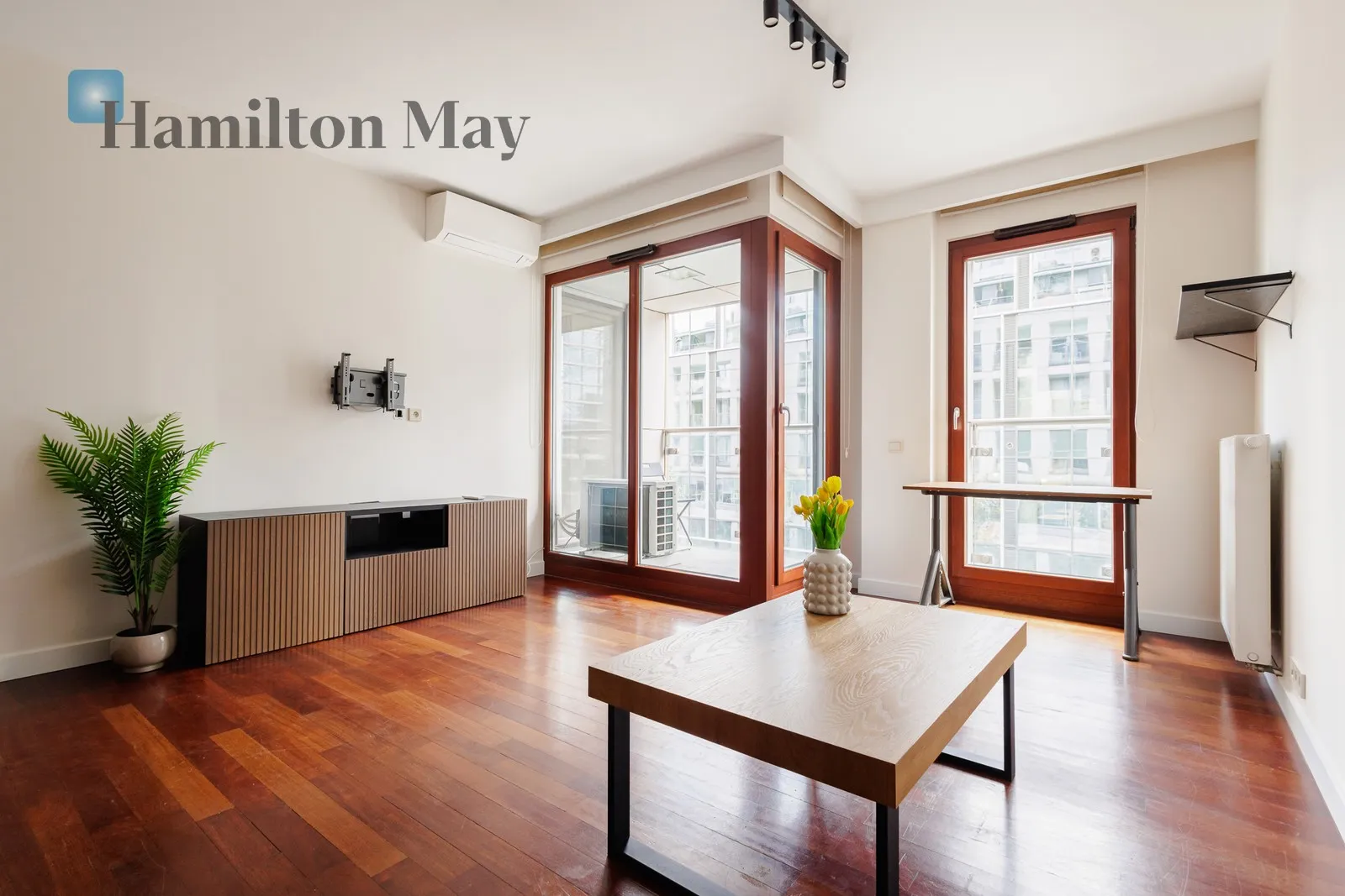 City: Warszawa Street: Pańska Region: Wola Subregion: Czyste Distance to centre: 1.55 km Level: 2 Price: 4900 PLN Bedrooms: 1 Bathrooms: 1 Size: 55m2 - slider
