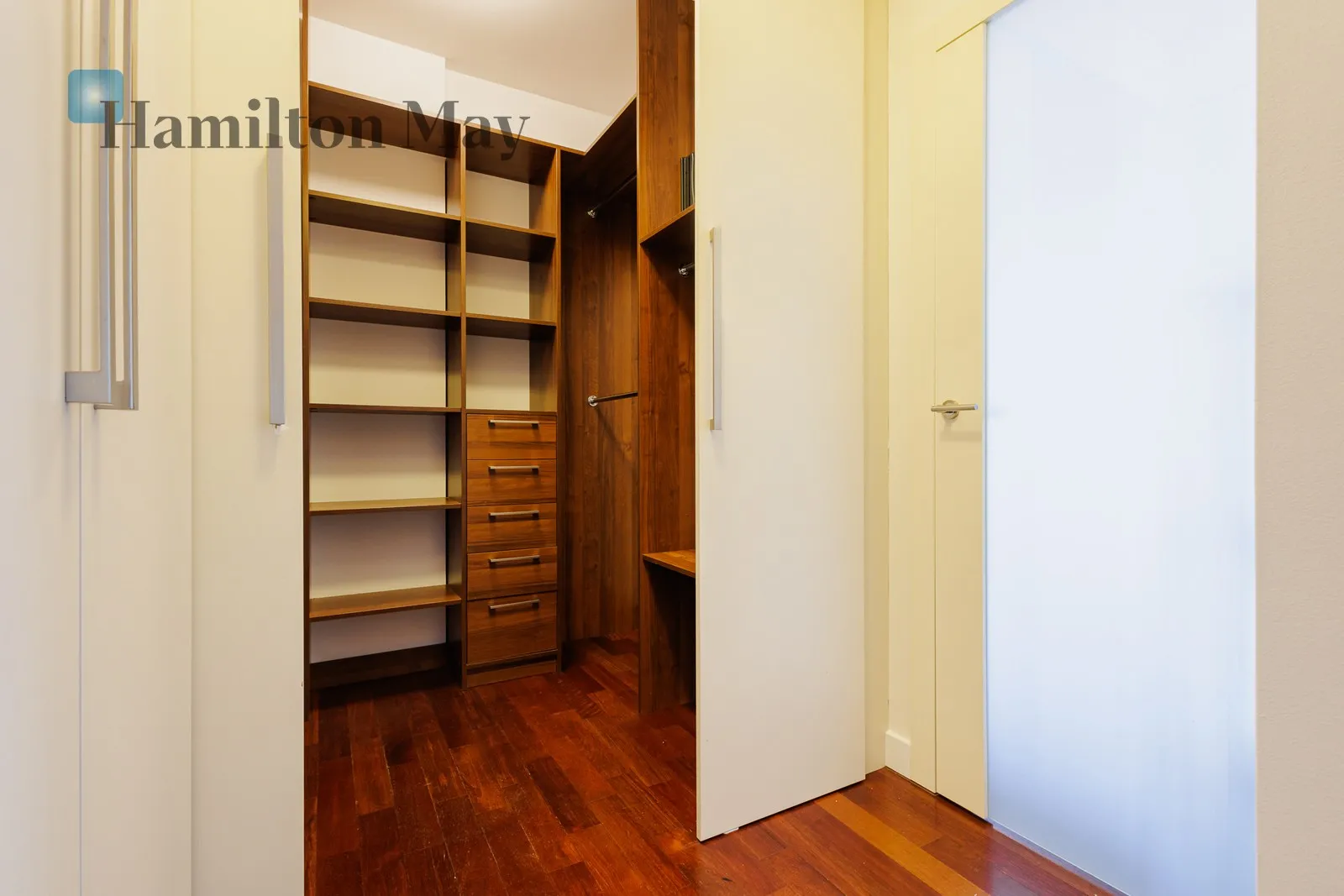 City: Warszawa Street: Pańska Region: Wola Subregion: Czyste Distance to centre: 1.55 km Level: 2 Price: 4900 PLN - slider