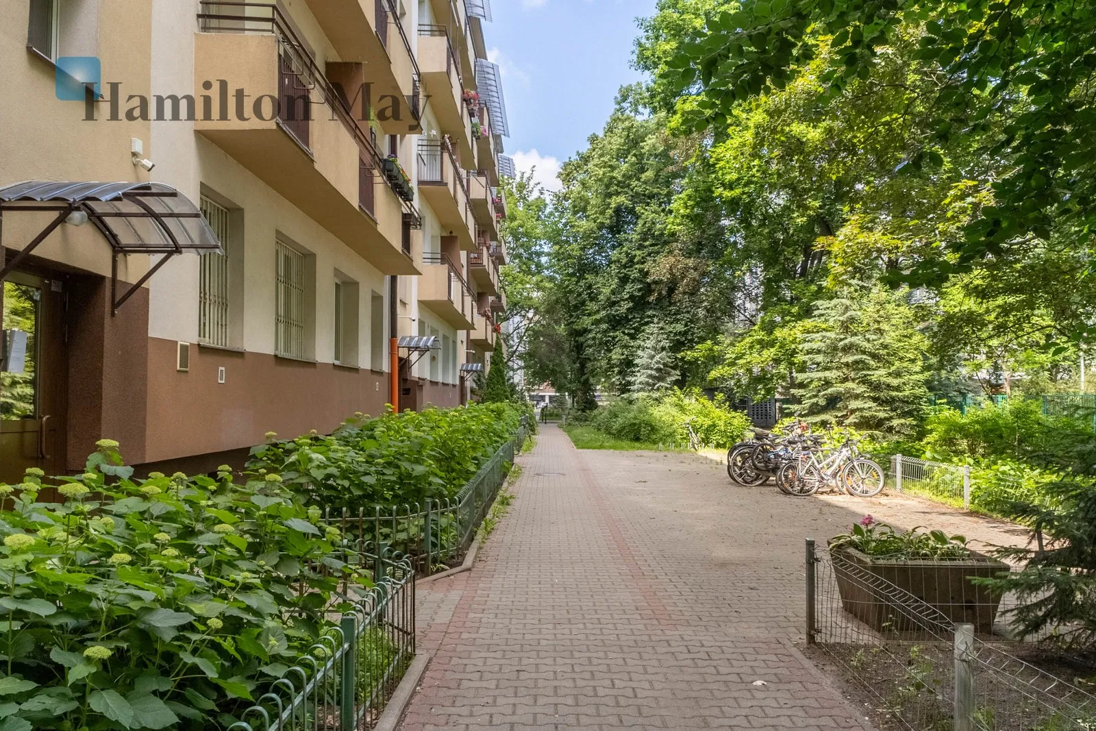 Distance to centre: 2.82 km Level: 2 Price: 920000 PLN Bedrooms: 1 Bathrooms: 1 Size: 39m2 Price/m2: 23590 PLN - slider
