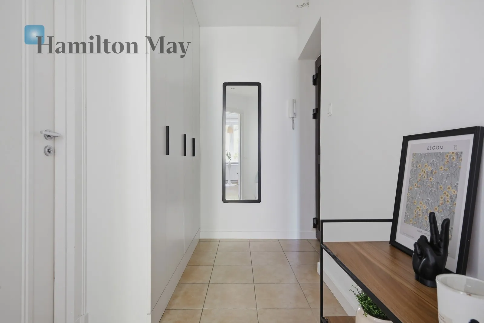 Subregion: Muranów Distance to centre: 2.82 km Level: 2 Price: 920000 PLN Bedrooms: 1 Bathrooms: 1 Size: 39m2 Price/m2: 23590 PLN - slider