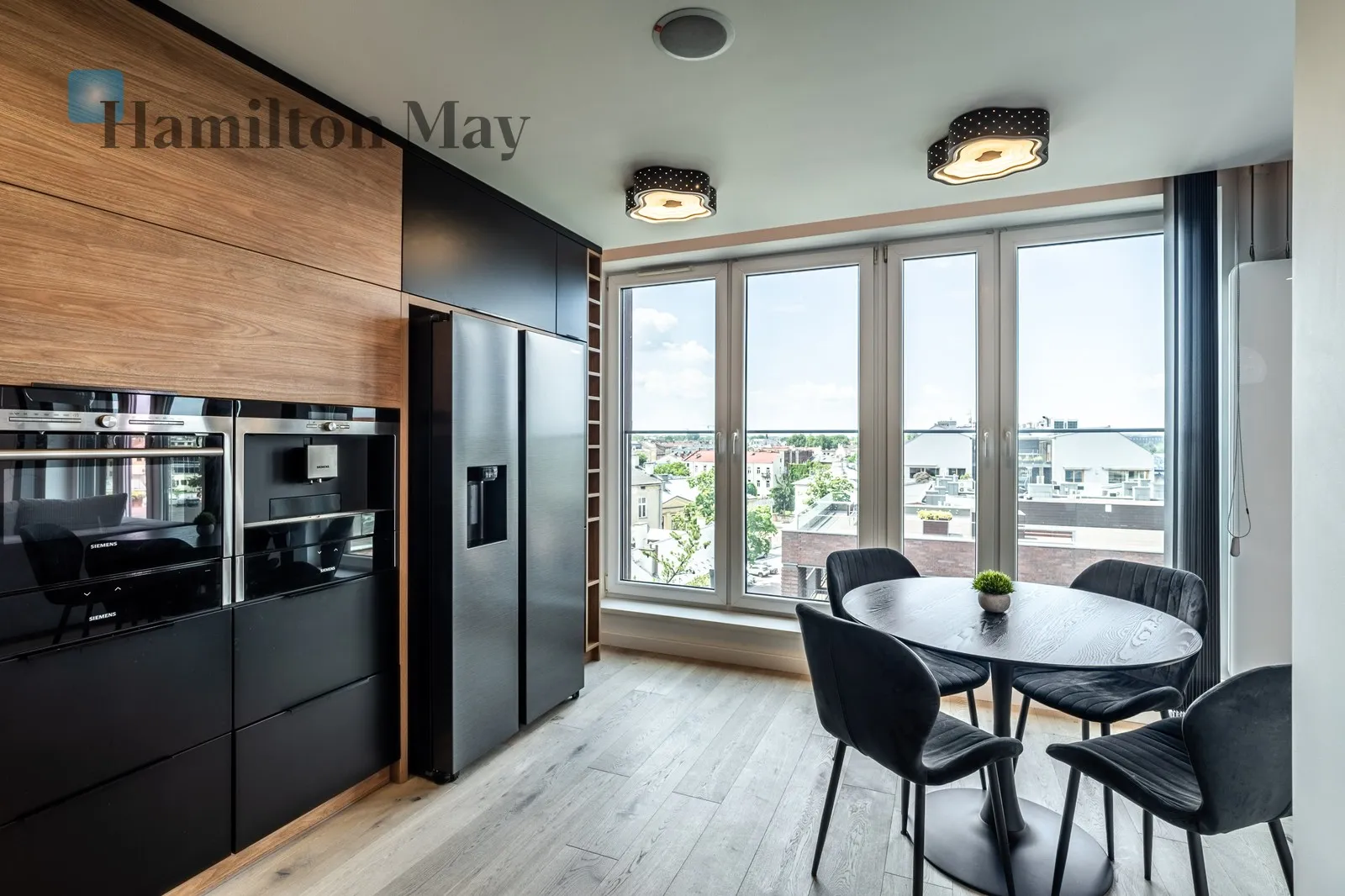 Distance to centre: 1.92 km Level: 6 Price: 12000 PLN Bedrooms: 3 Bathrooms: 2 Size: 160m2 Price/m2: 75 PLN - slider