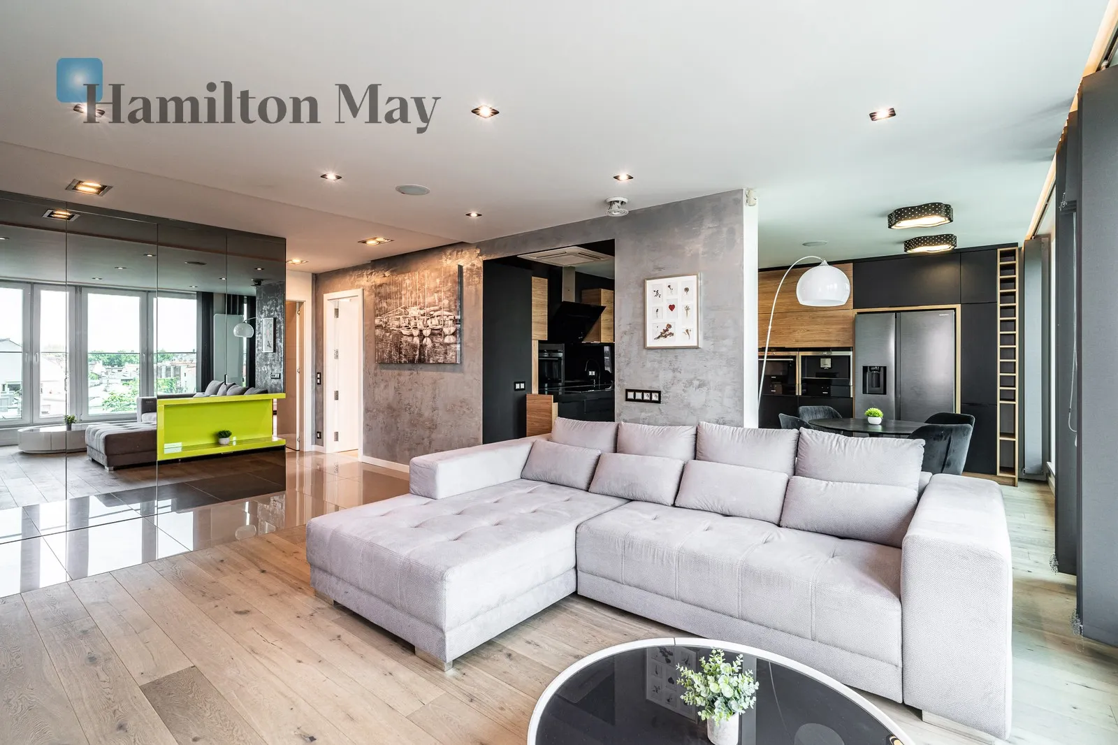 Street: Nadwiślańska Region: Podgórze Distance to centre: 1.92 km Level: 6 Price: 12000 PLN Bedrooms: 3 Bathrooms: 2 Size: 160m2 Price/m2: 75 PLN - slider