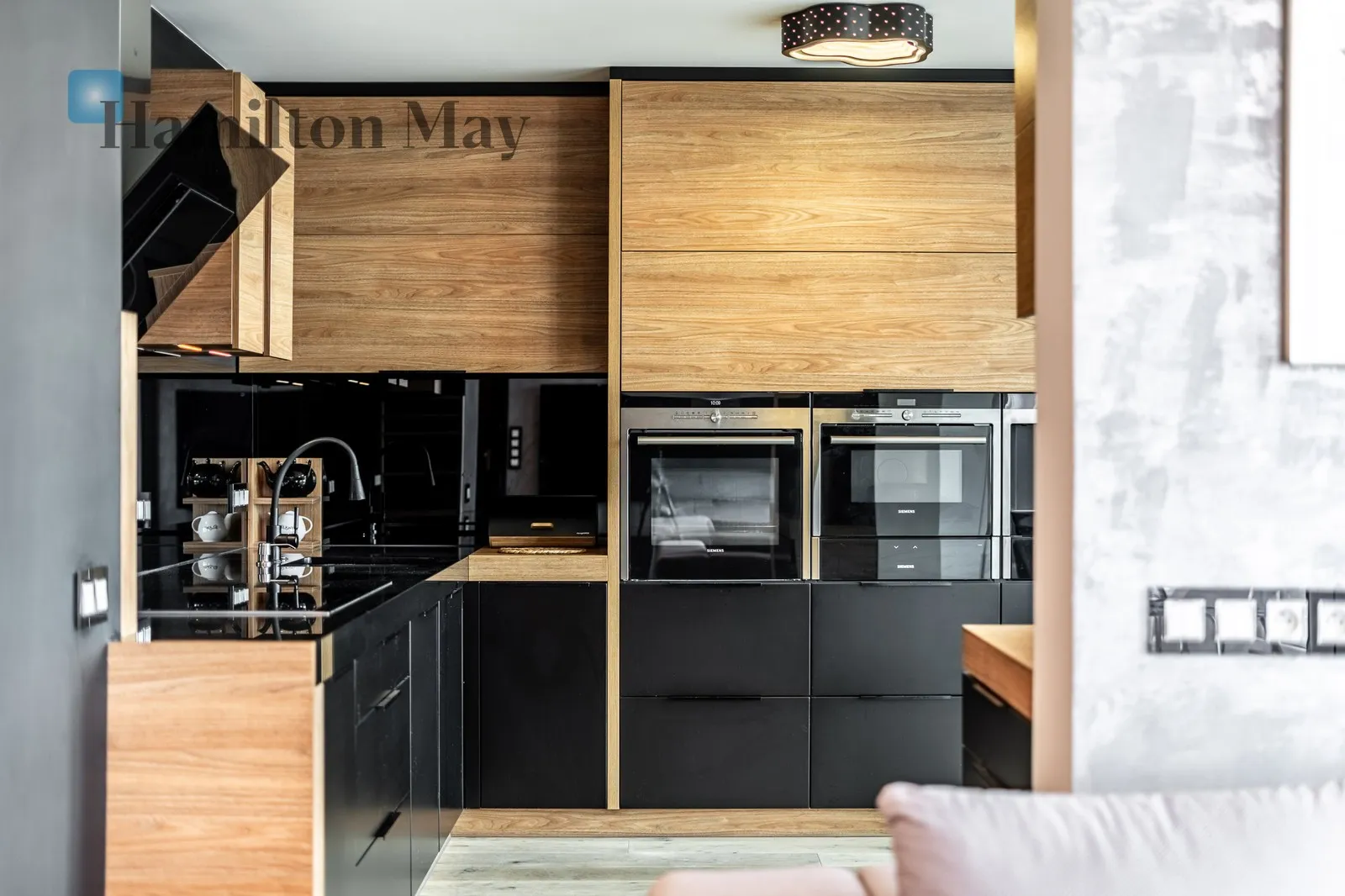 Region: Podgórze Distance to centre: 1.92 km Level: 6 Price: 12000 PLN Bedrooms: 3 Bathrooms: 2 Size: 160m2 Price/m2: 75 PLN - slider