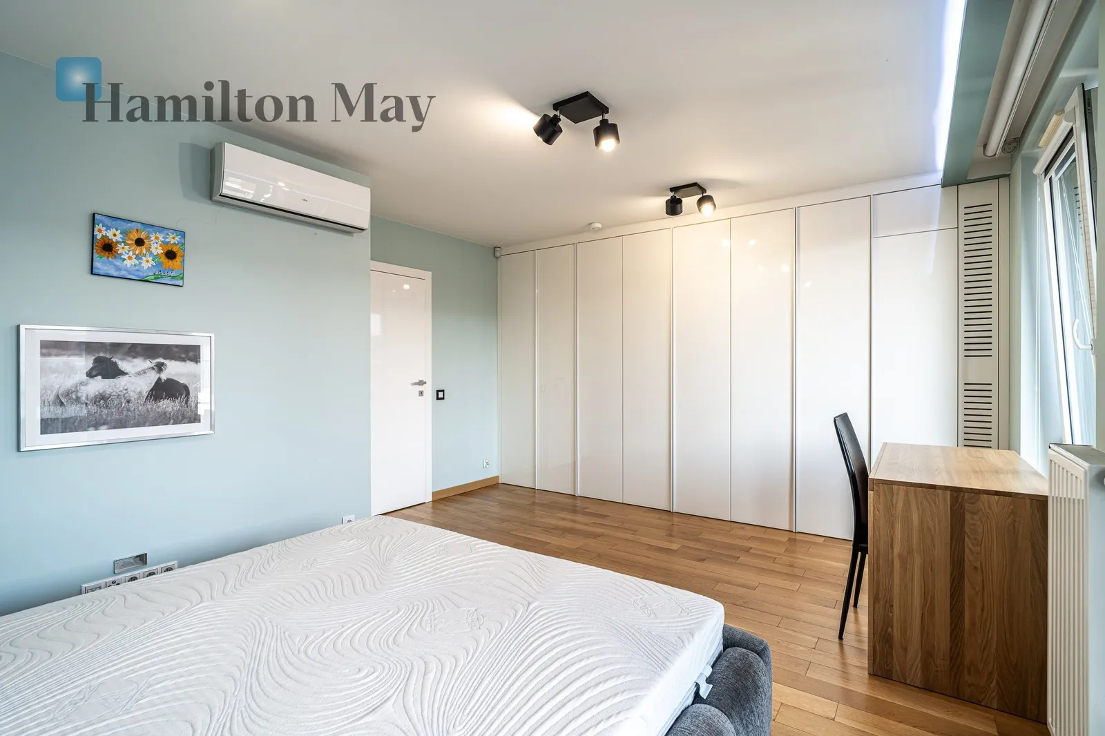 Bedrooms: 3 Bathrooms: 2 Size: 160m2 Price/m2: 75 PLN - slider