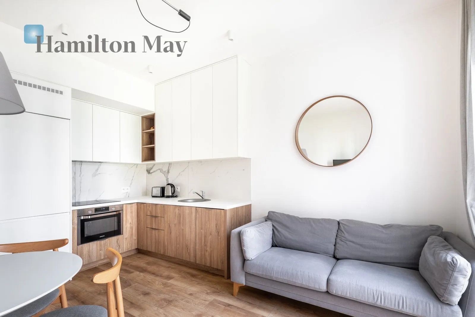 City: Kraków Street: Rakowicka Region: Stare Miasto Distance to centre: 1.56 km Level: 1 Price: 4000 PLN Bedrooms: 2 Bathrooms: 1 Size: 45m2 - slider