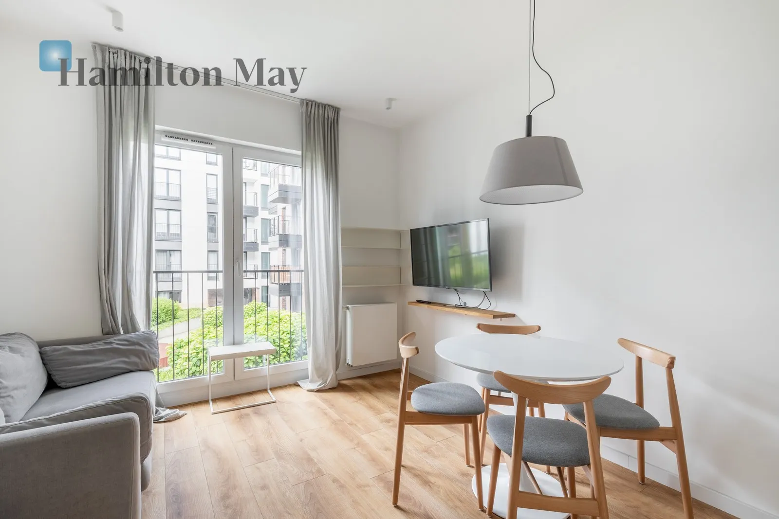 Street: Rakowicka Region: Stare Miasto Distance to centre: 1.56 km Level: 1 Price: 4000 PLN Bedrooms: 2 Bathrooms: 1 Size: 45m2 - slider