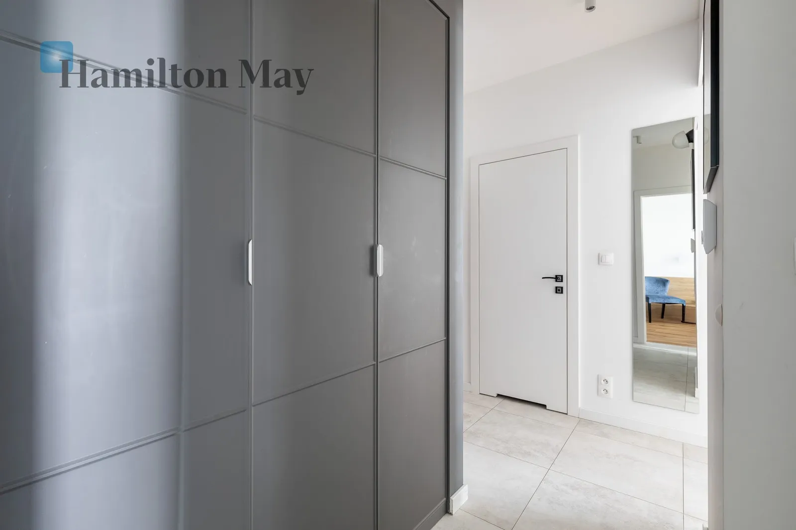 Level: 1 Price: 4000 PLN Bedrooms: 2 Bathrooms: 1 Size: 45m2 - slider