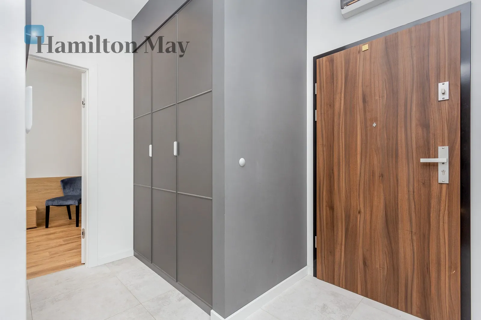 Price: 4000 PLN Bedrooms: 2 Bathrooms: 1 Size: 45m2 Price/m2: 89 PLN - slider