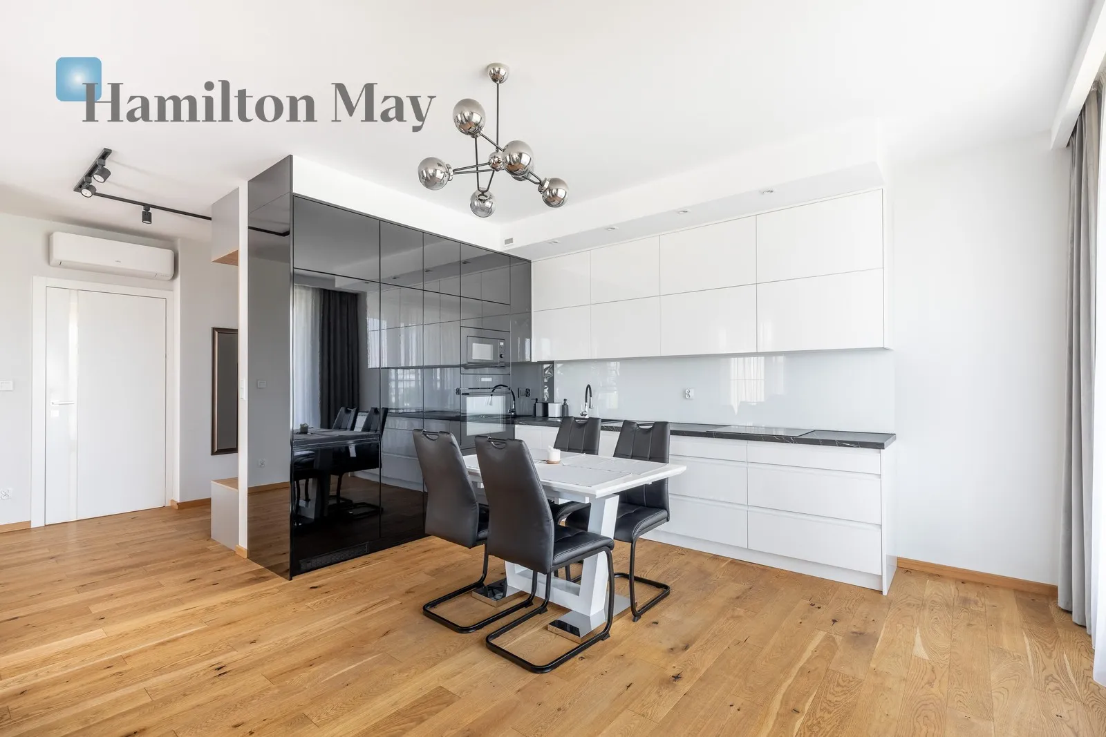 Street: Zabłocie Region: Zabłocie Level: 4 Price: 4500 PLN Bedrooms: 1 Bathrooms: 1 Size: 60m2 - slider