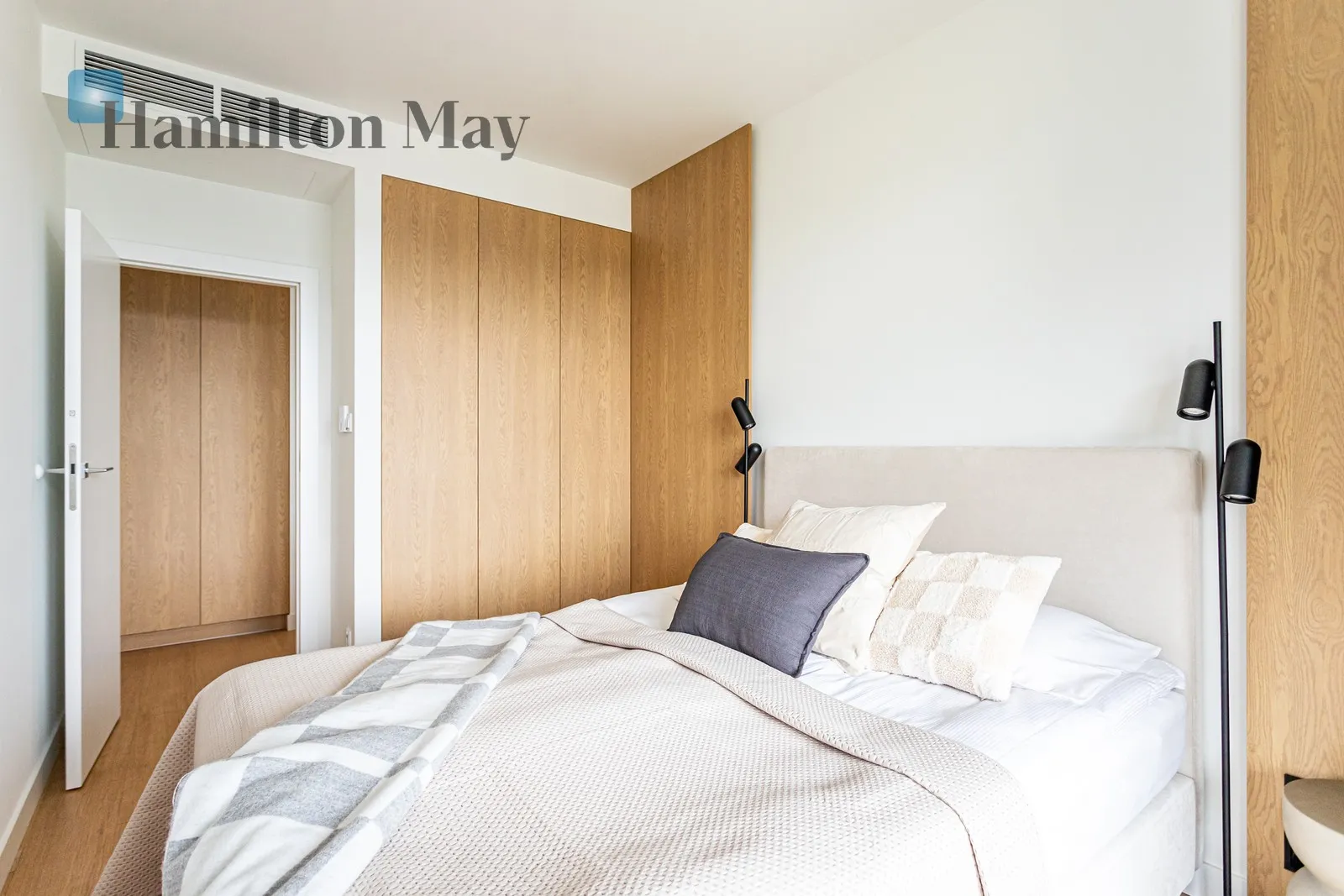 City: Warszawa Street: Domaniewska Region: Mokotów Subregion: Służewiec Distance to centre: 5.29 km Level: 10 Price: 17400 PLN - slider