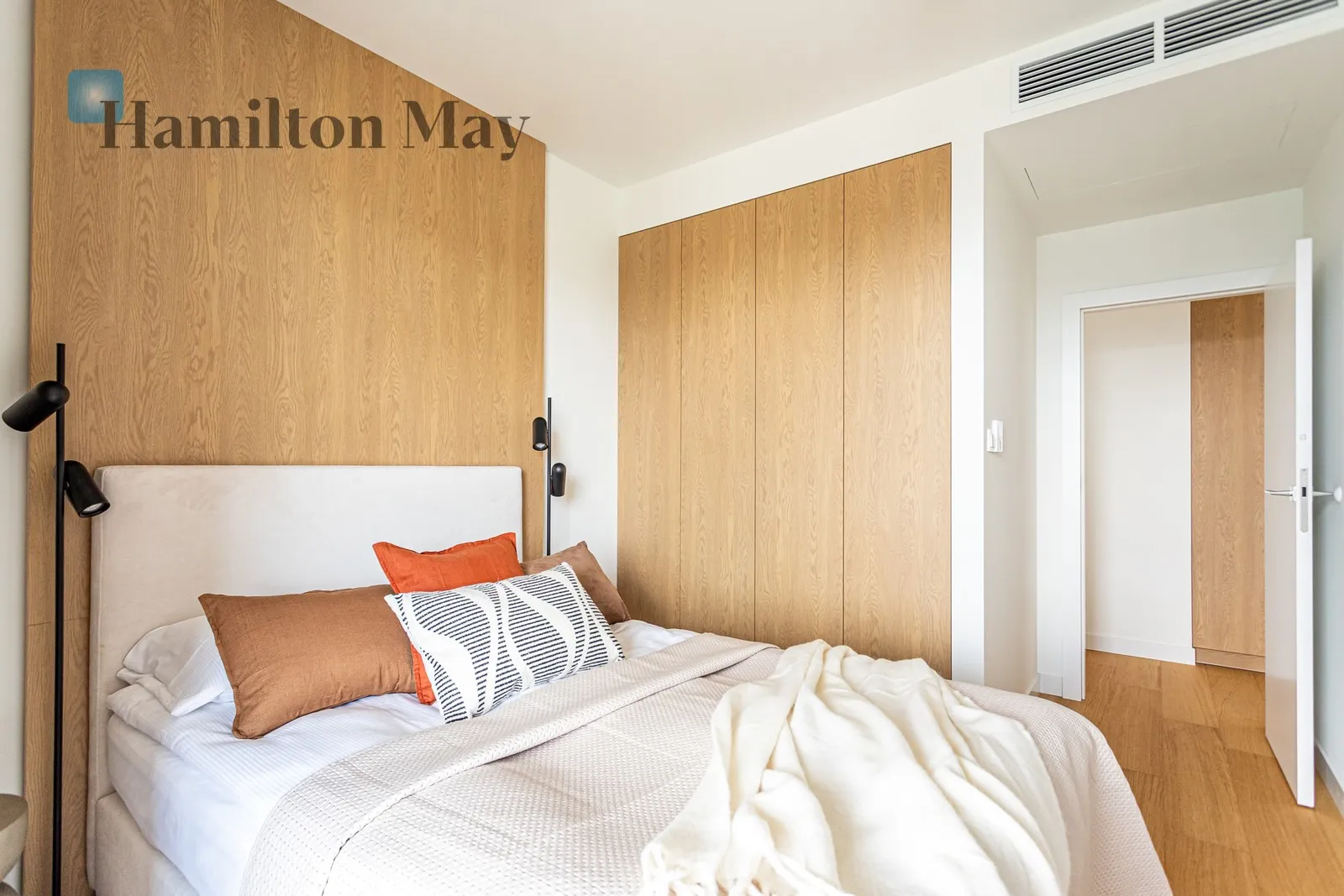 Region: Mokotów Subregion: Służewiec Distance to centre: 5.29 km Level: 10 Price: 17400 PLN Bedrooms: 3 Bathrooms: 2 - slider