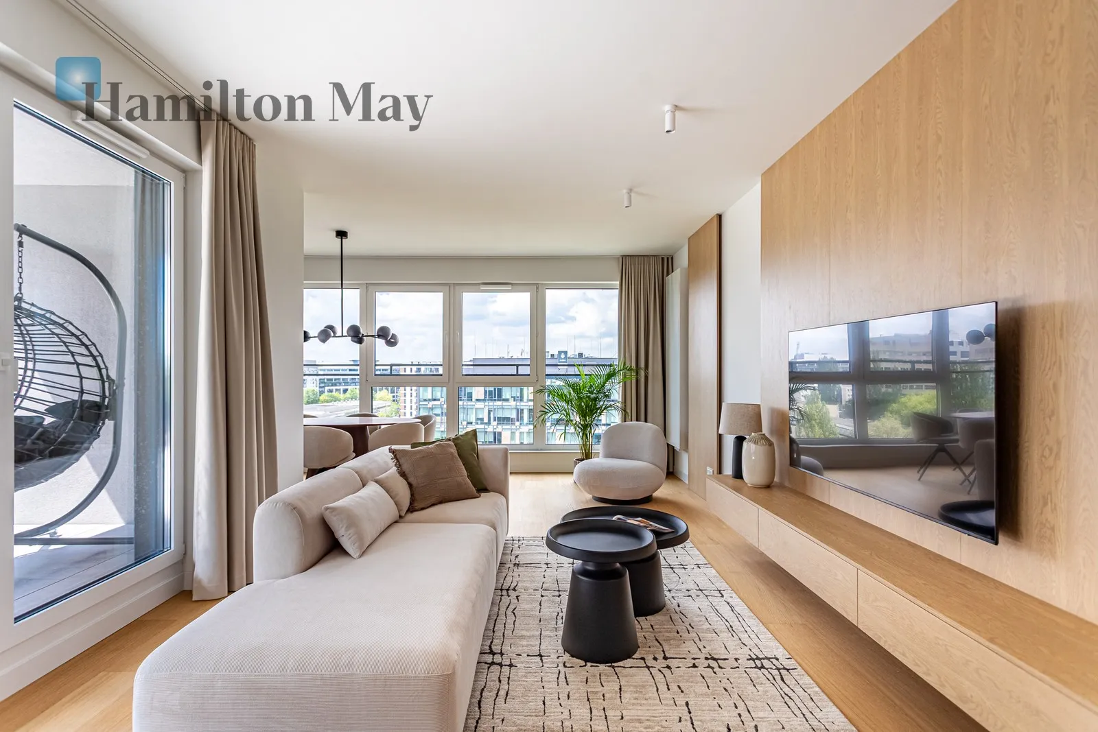 City: Warszawa Street: Domaniewska Region: Mokotów Subregion: Służewiec Distance to centre: 5.29 km Level: 10 Price: 17400 PLN Bedrooms: 3 Bathrooms: 2 Size: 115m2 - slider
