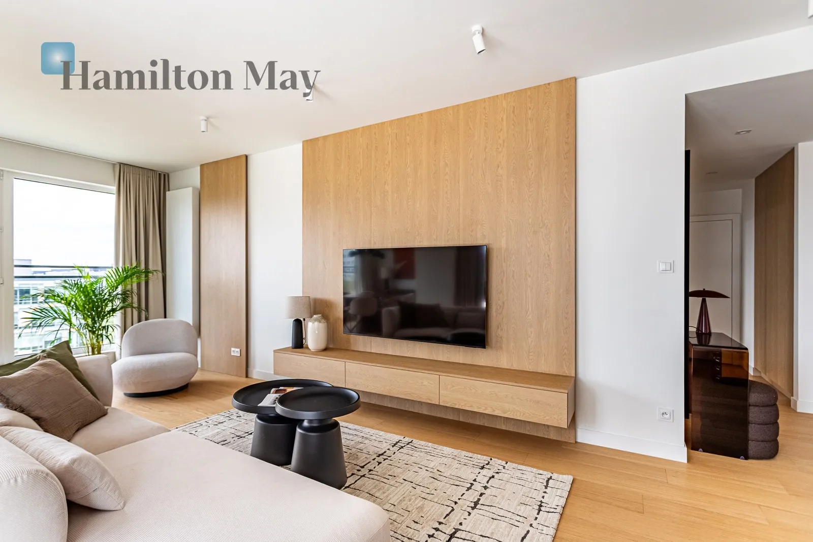 Street: Domaniewska Region: Mokotów Subregion: Służewiec Distance to centre: 5.29 km Level: 10 Price: 17400 PLN Bedrooms: 3 Bathrooms: 2 Size: 115m2 Price/m2: 151 PLN - slider