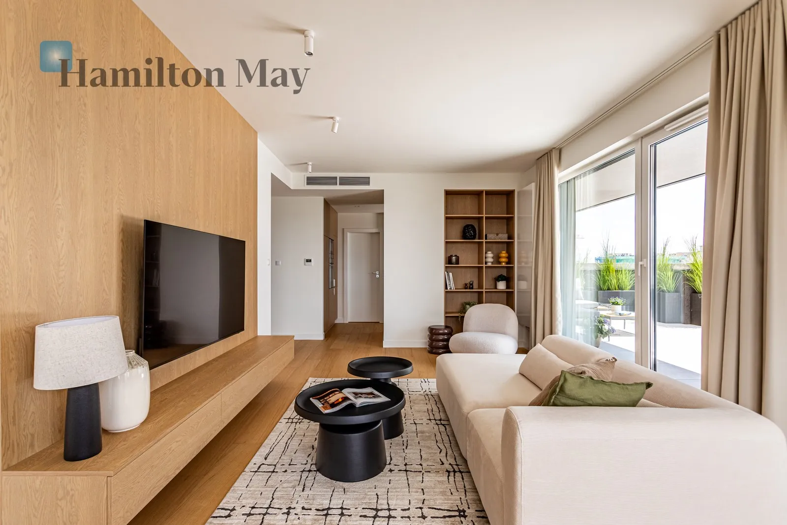 City: Warszawa Street: Domaniewska Region: Mokotów Subregion: Służewiec Distance to centre: 5.29 km Level: 10 Price: 17400 PLN Bedrooms: 3 Bathrooms: 2 - slider