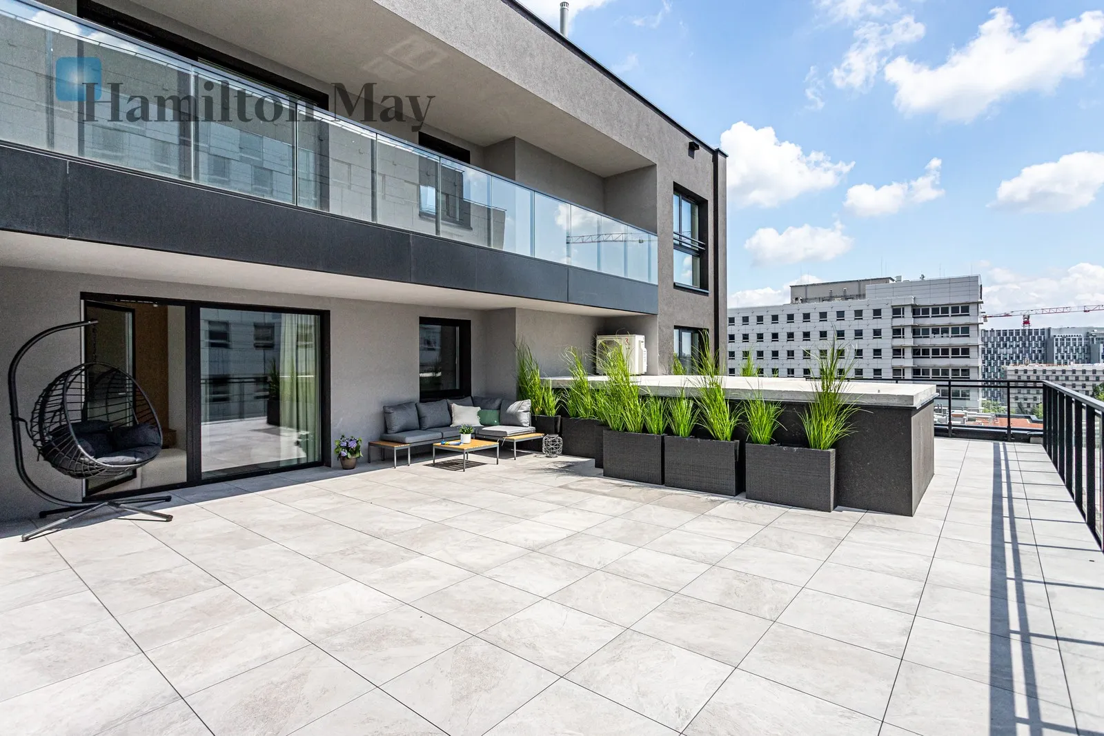 Region: Mokotów Subregion: Służewiec Distance to centre: 5.29 km Level: 10 Price: 17400 PLN Bedrooms: 3 - slider