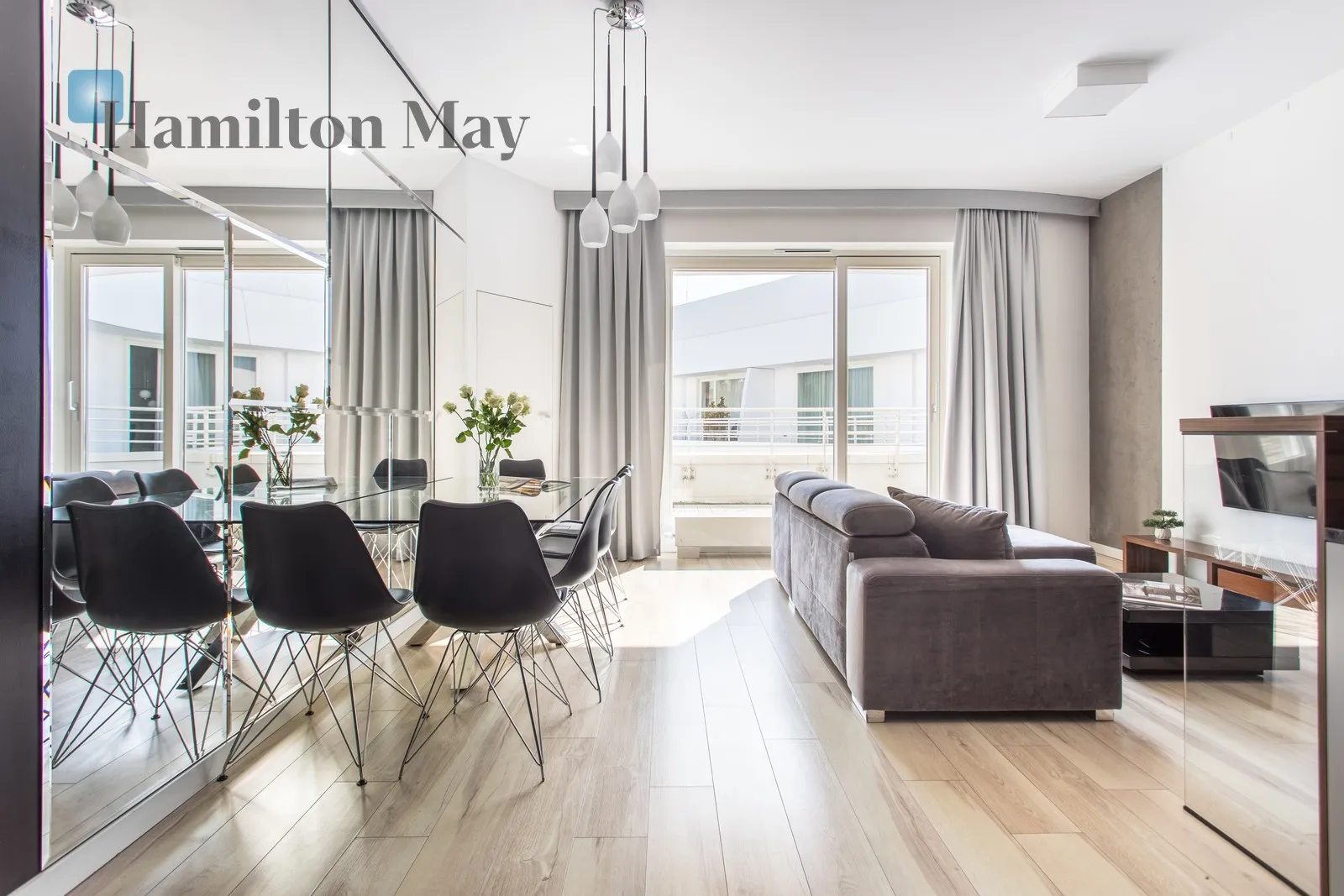 City: Wrocław Street: Podwale Region: Stare Miasto Level: 6 Price: 3800 PLN Bedrooms: 1 Bathrooms: 1 Size: 45m2 Price/m2: 84 PLN - slider